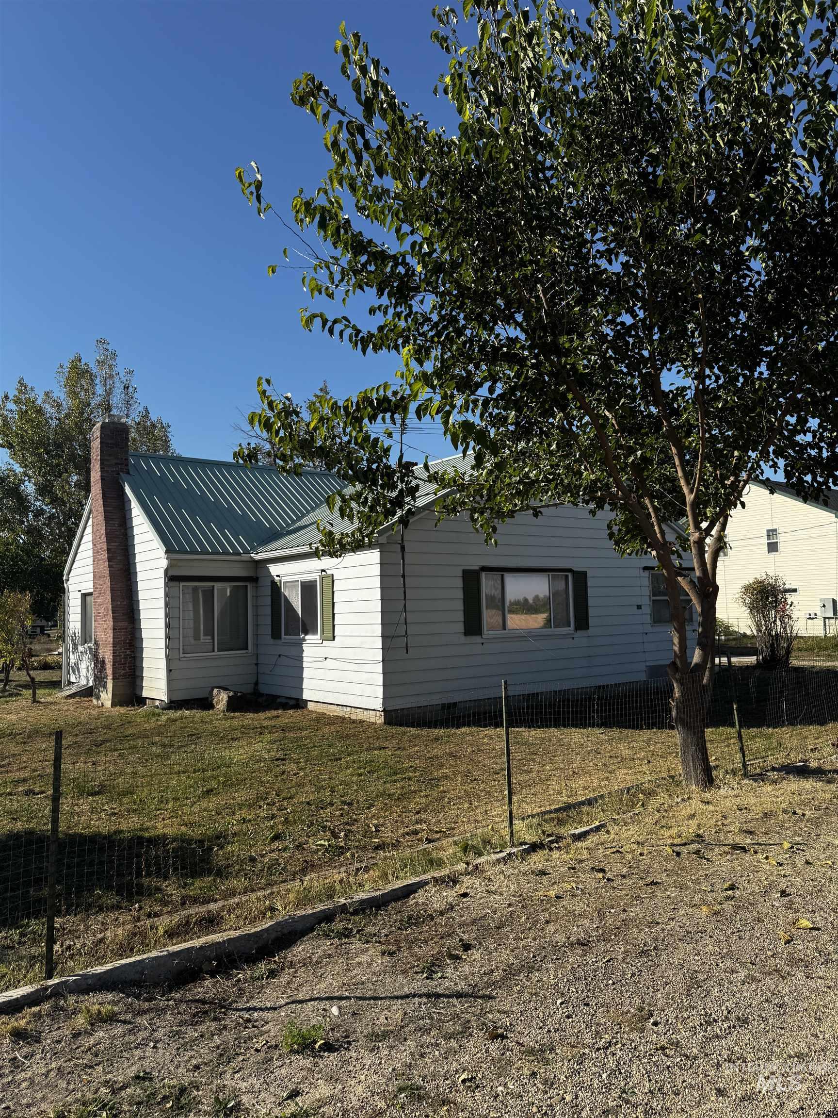 583 Notus Road Property Photo 1