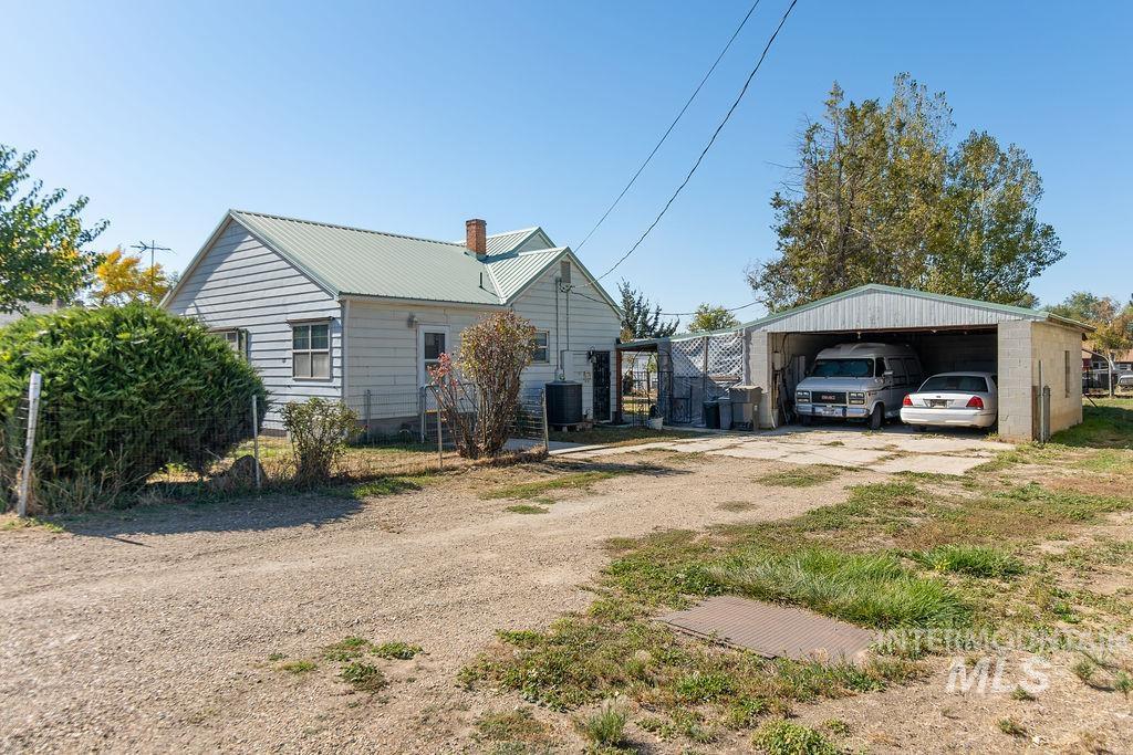 583 Notus Road Property Photo 1