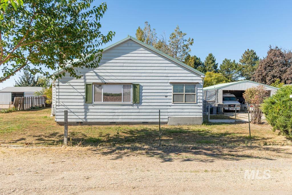 583 Notus Road Property Photo 3