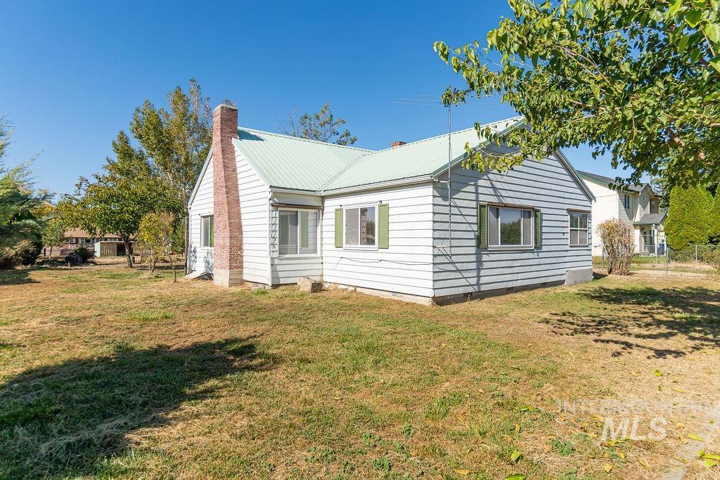 583 Notus Road Property Photo 4