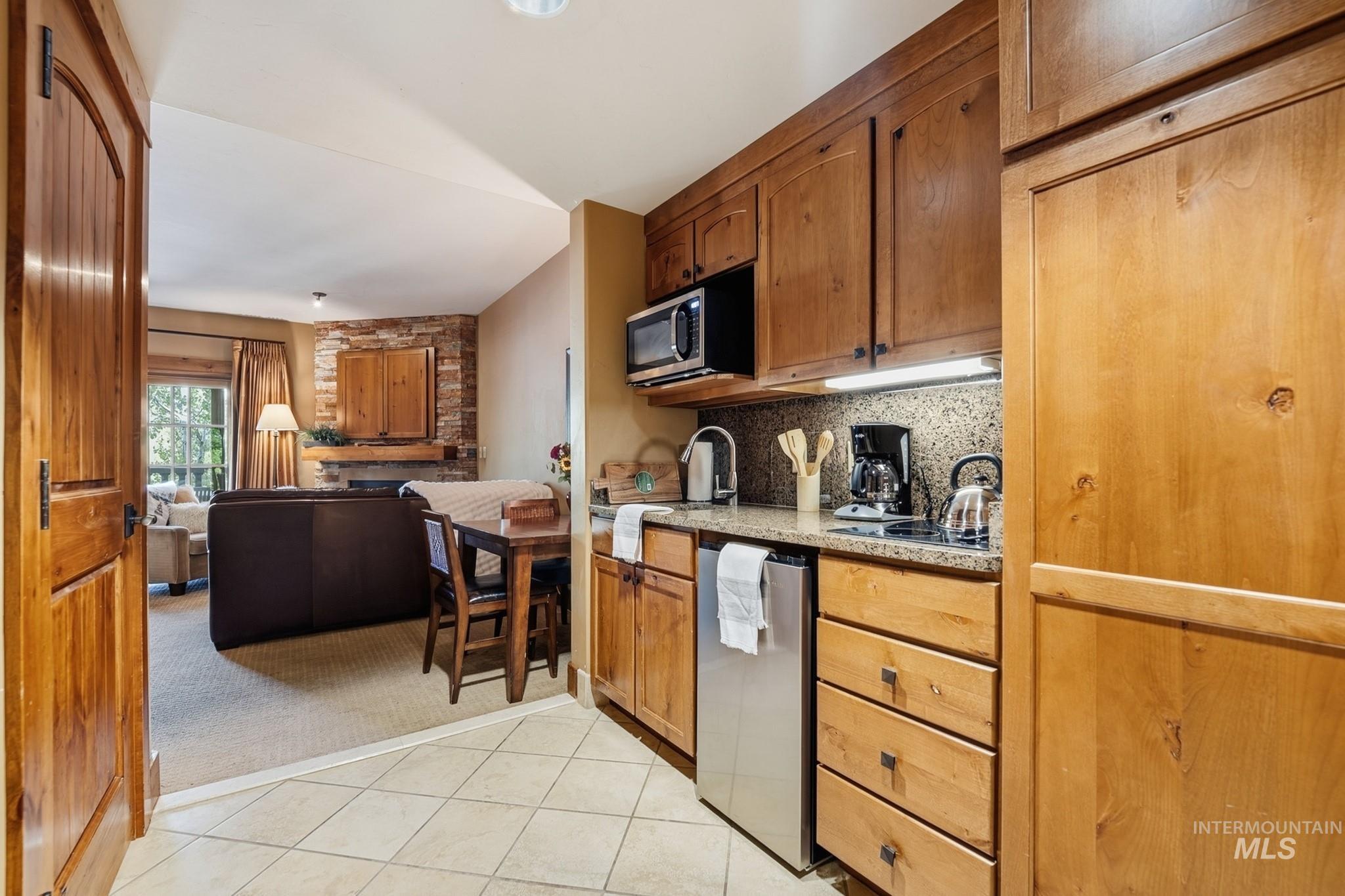 75 Arling Center Property Photo 6
