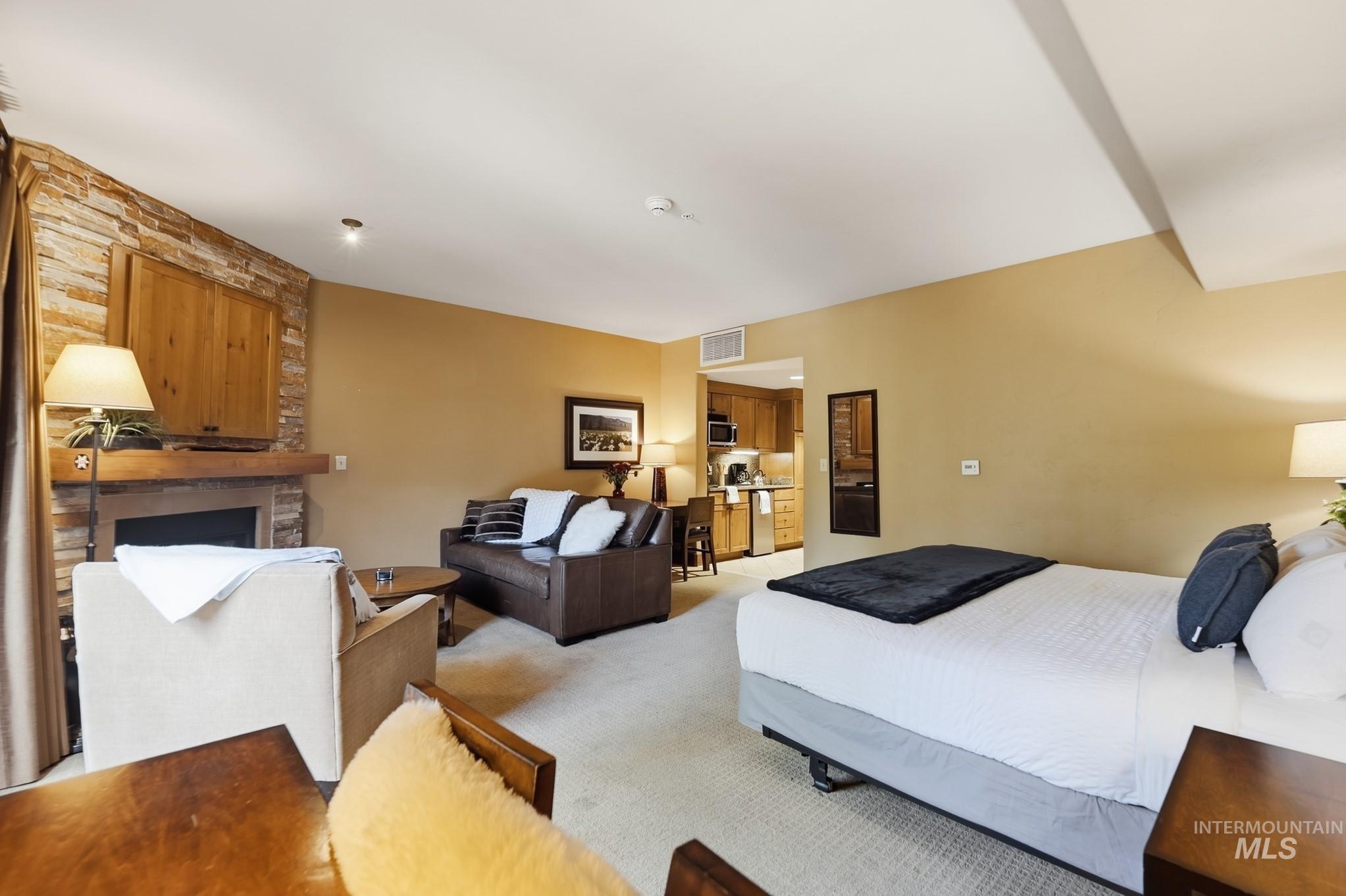 75 Arling Center Property Photo 8