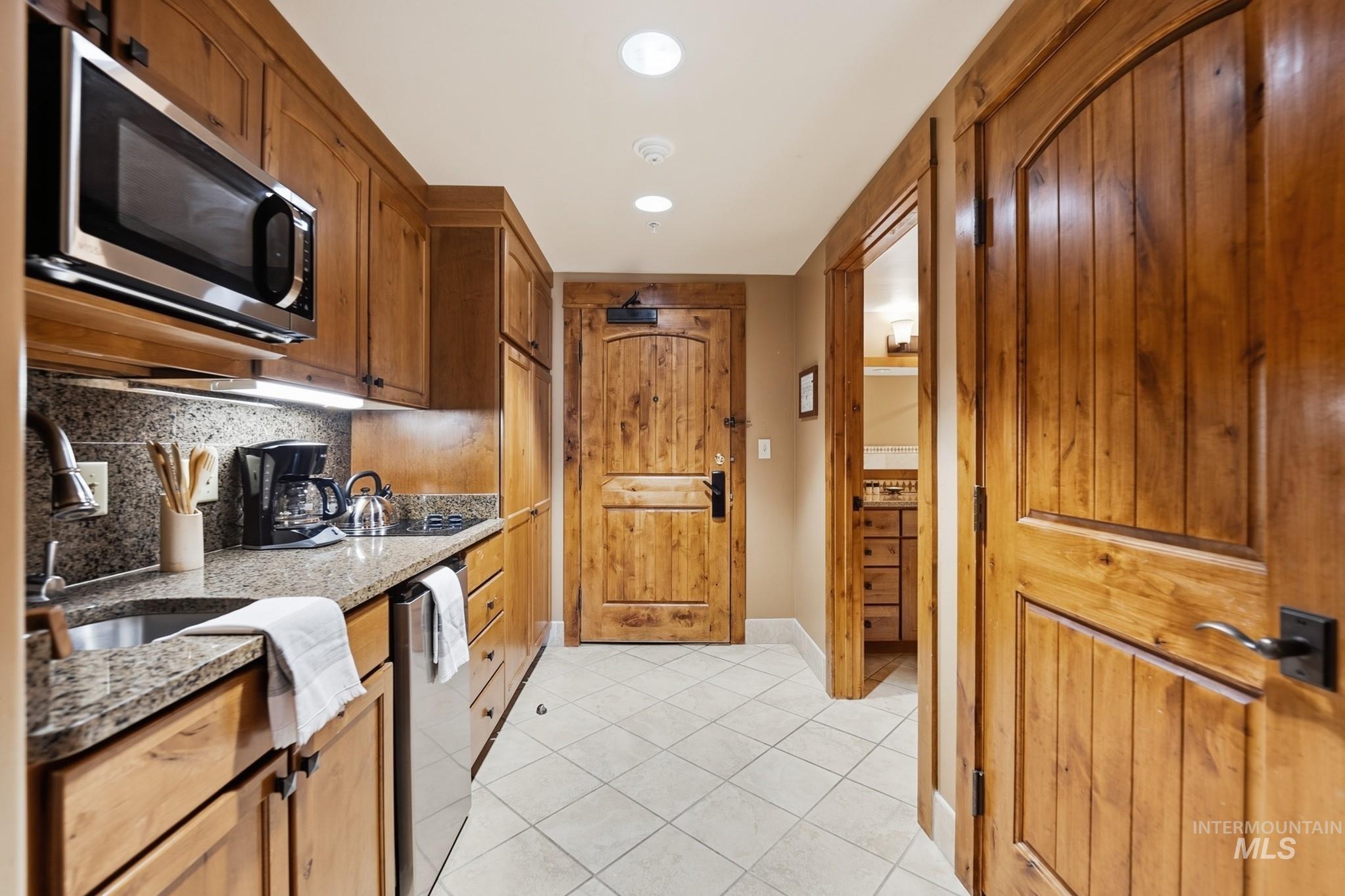 75 Arling Center Property Photo 11