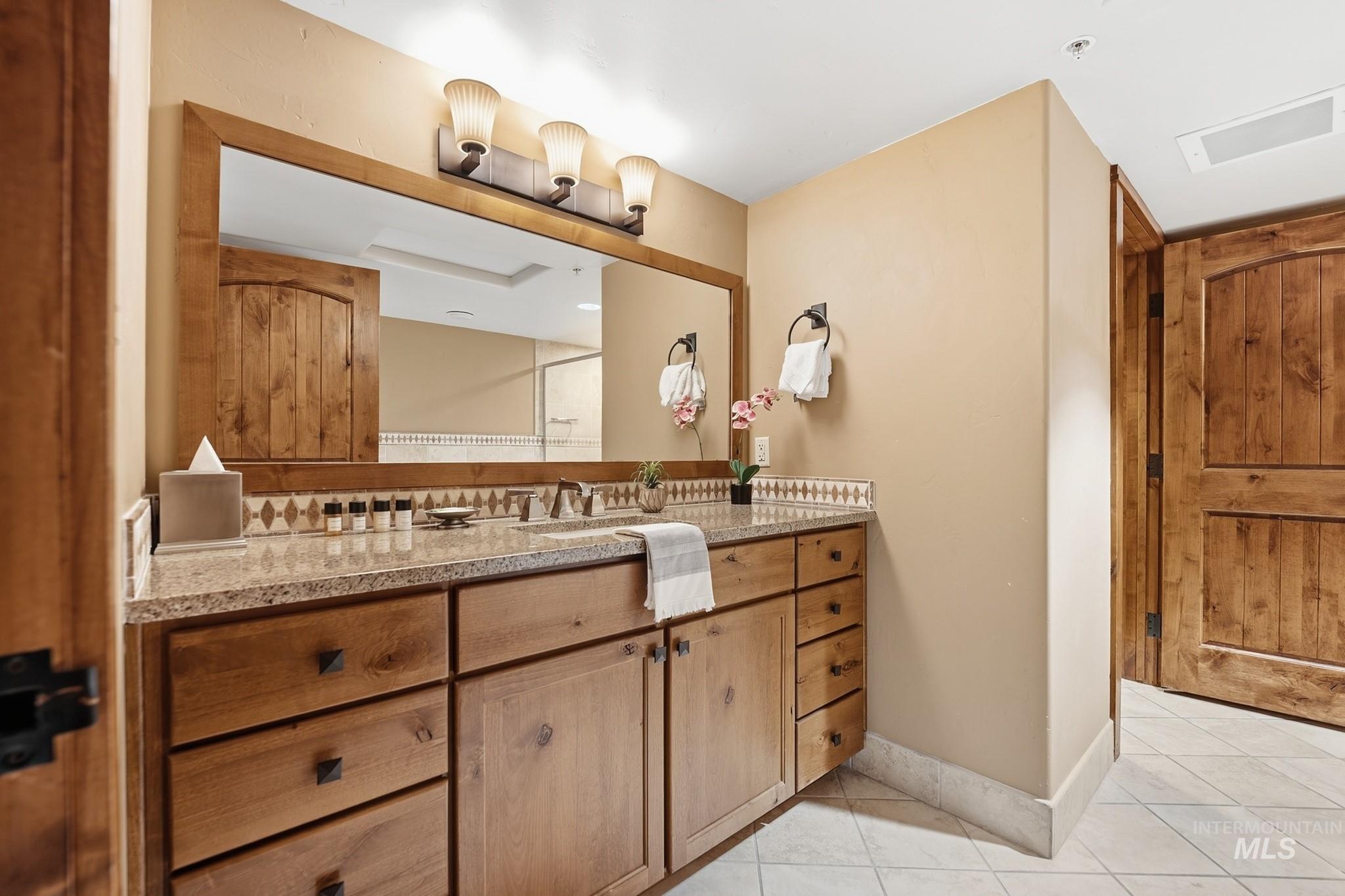 75 Arling Center Property Photo 12
