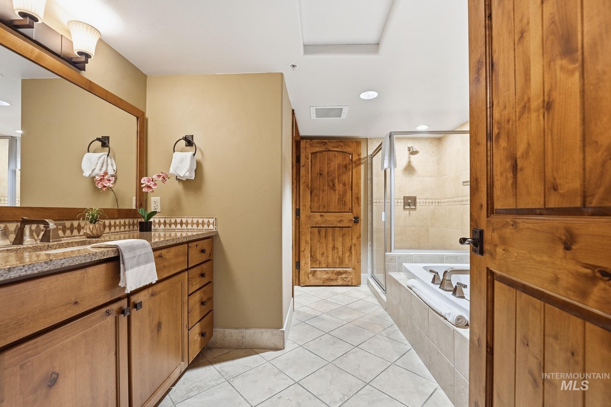 75 Arling Center Property Photo 13