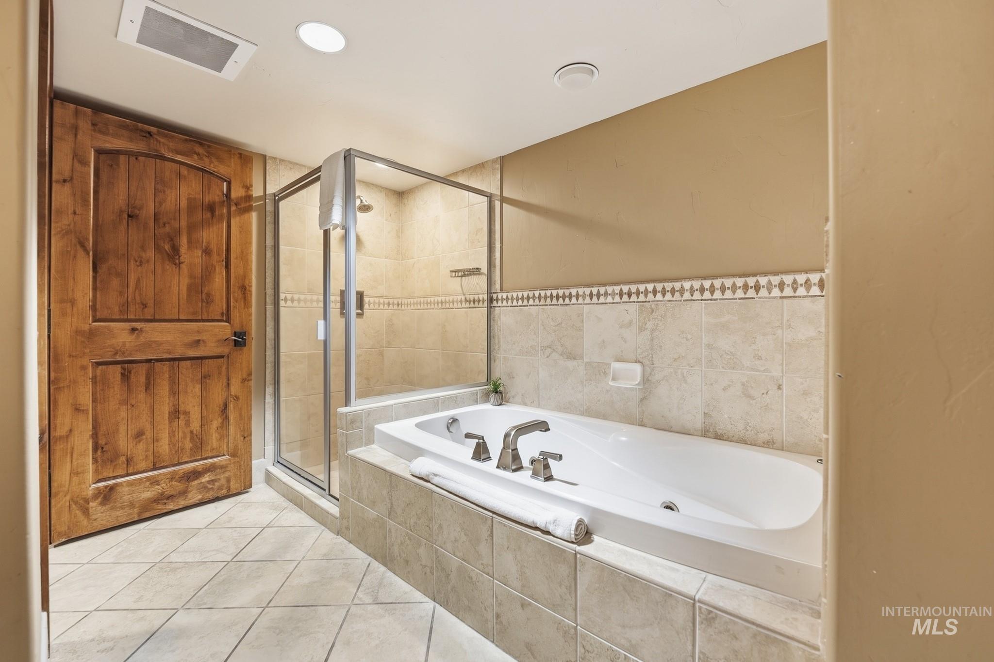 75 Arling Center Property Photo 15