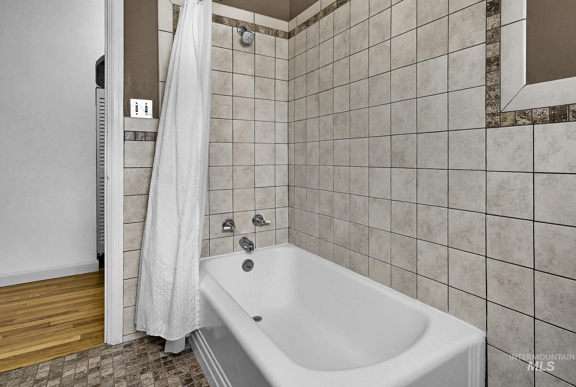 648 Hughes Dr Property Photo 28