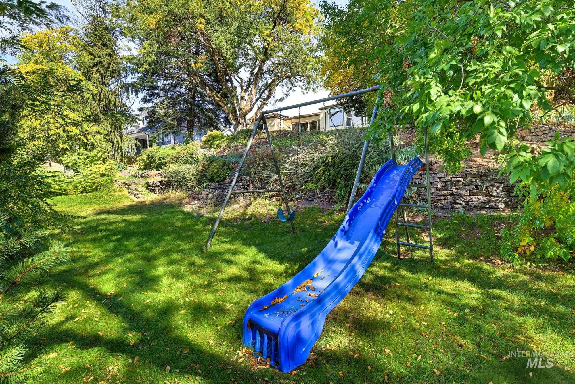 648 Hughes Dr Property Photo 44