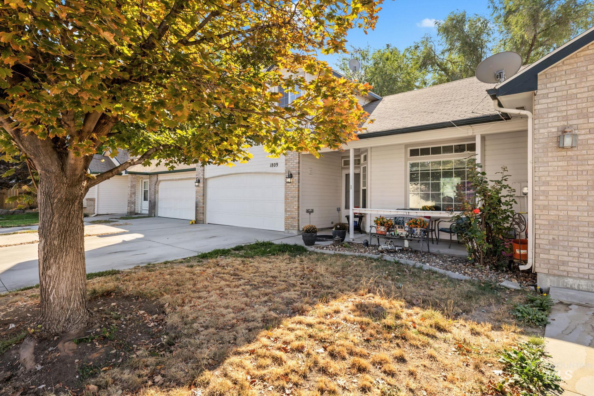 1809 W Eaglecrest Dr Property Photo 4