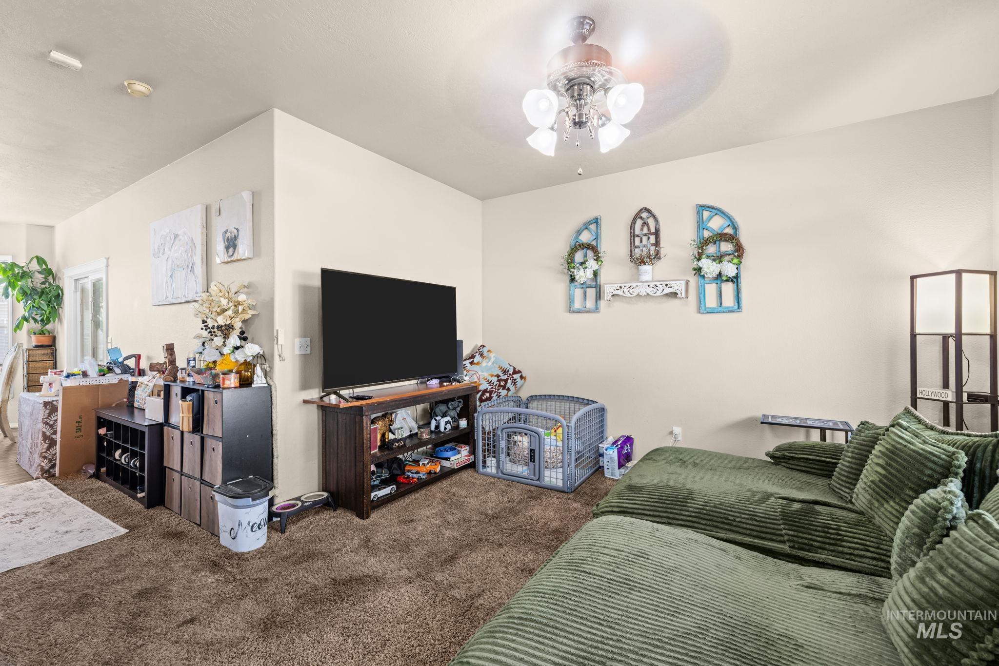 1809 W Eaglecrest Dr Property Photo 7