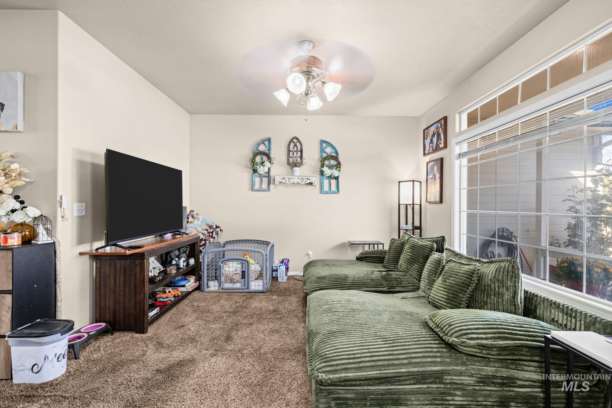 1809 W Eaglecrest Dr Property Photo 8