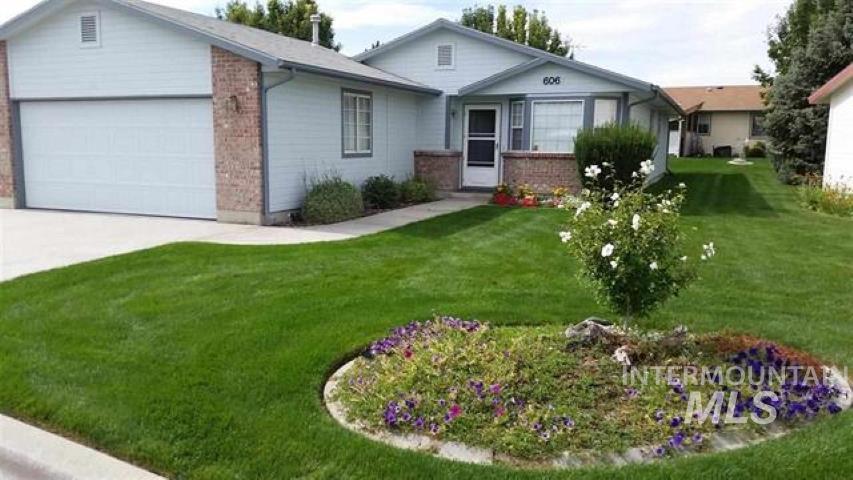1100 Burnett Dr Property Photo 1