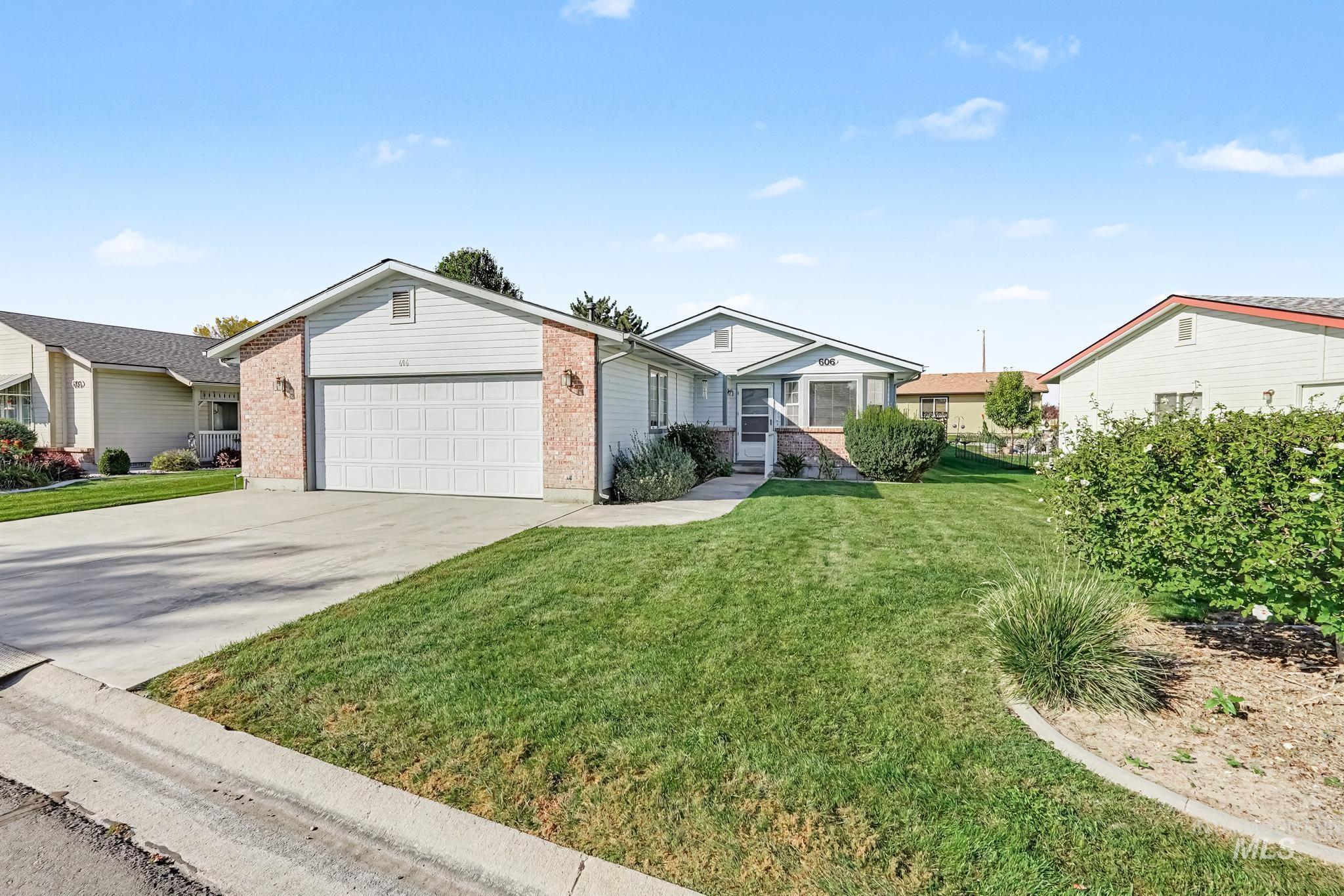 1100 Burnett Dr Property Photo 2