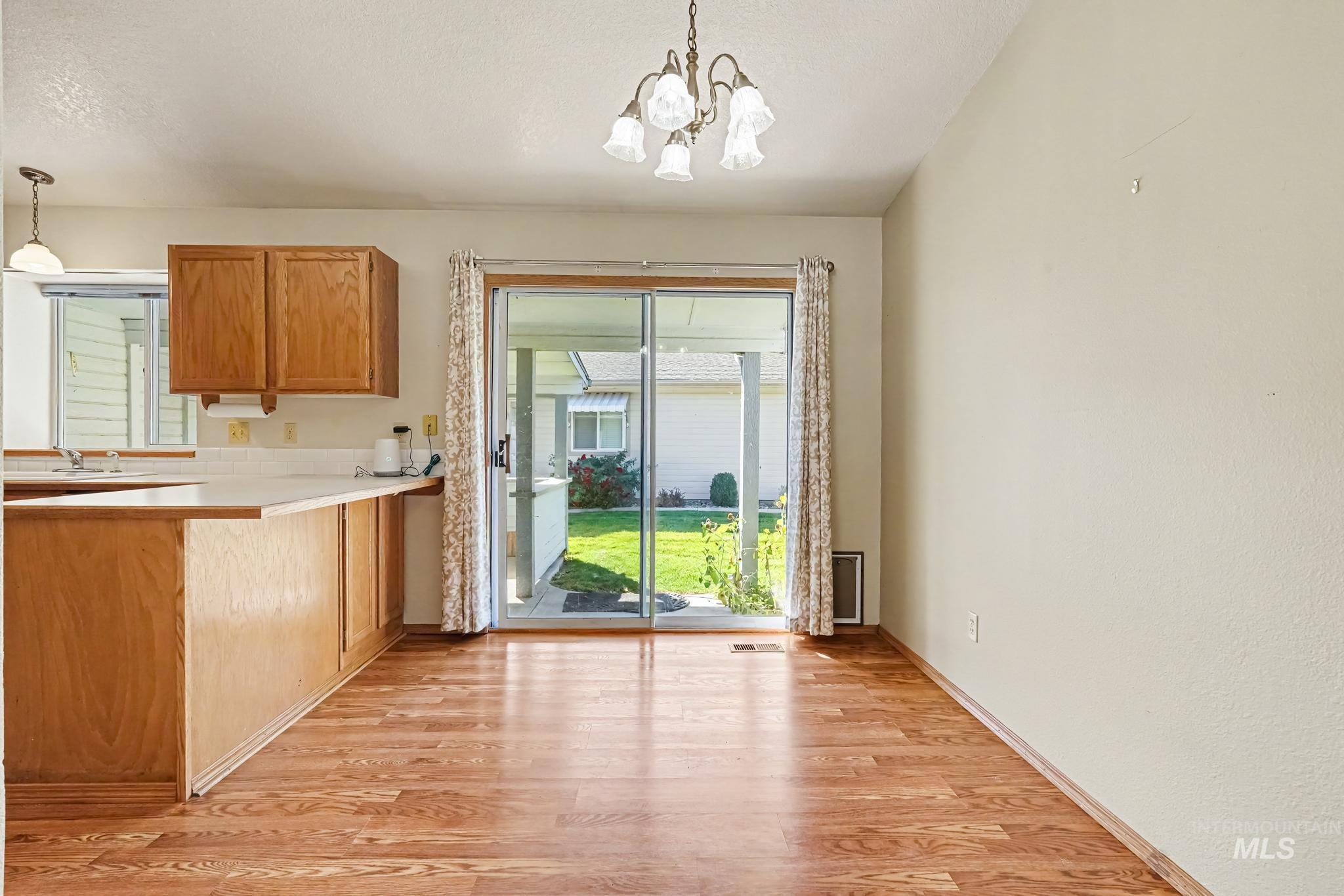 1100 Burnett Dr Property Photo 6