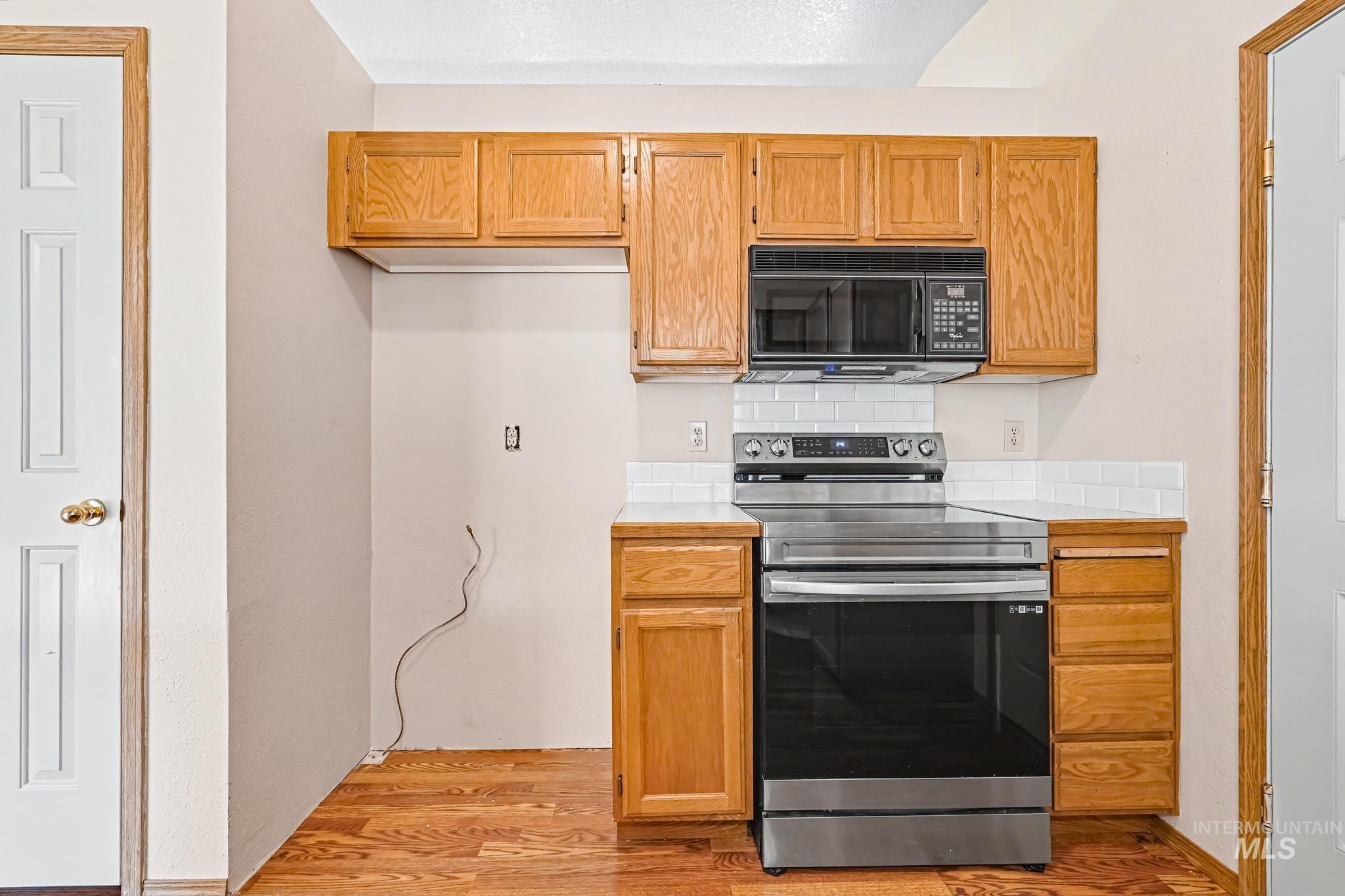 1100 Burnett Dr Property Photo 7