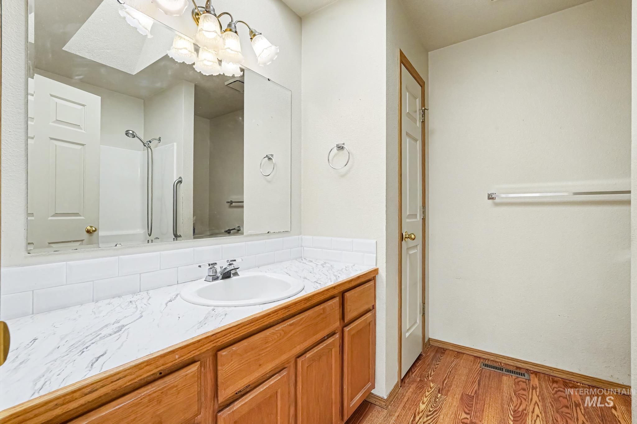 1100 Burnett Dr Property Photo 16