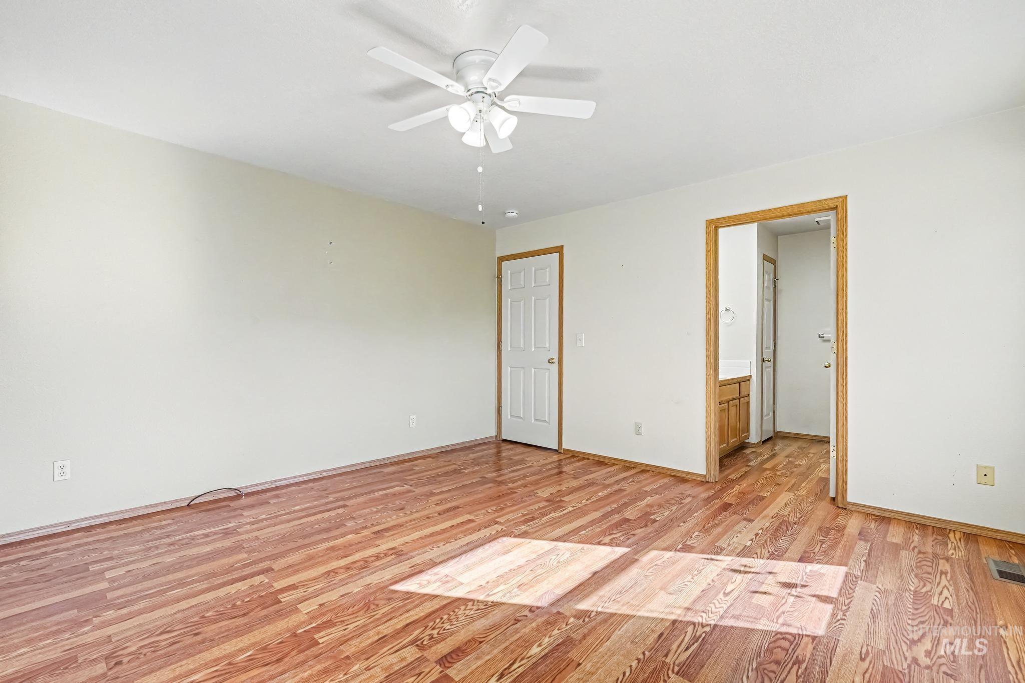 1100 Burnett Dr Property Photo 17