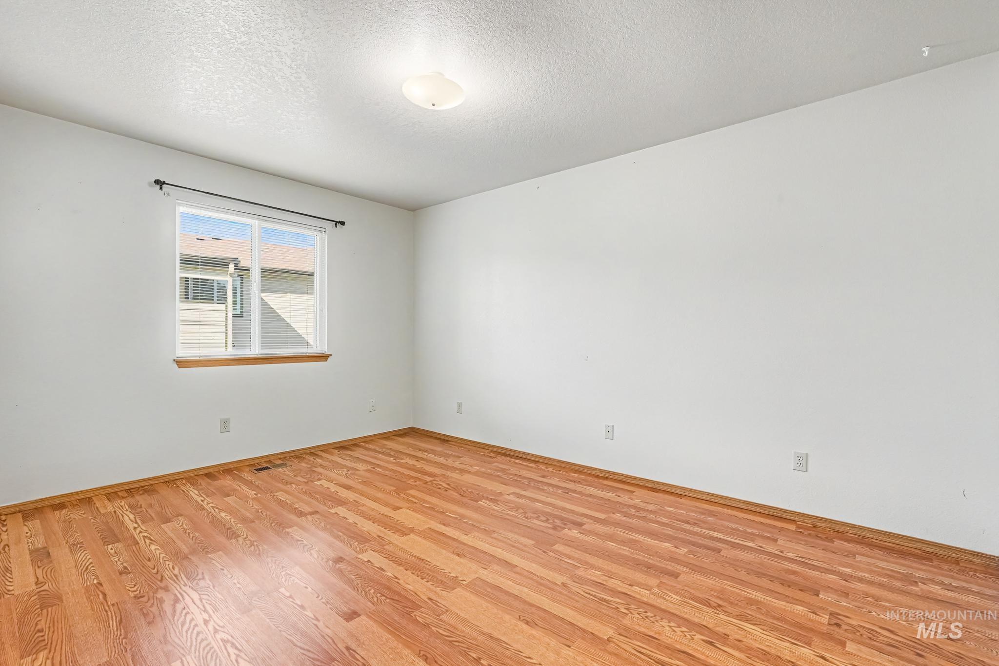 1100 Burnett Dr Property Photo 18