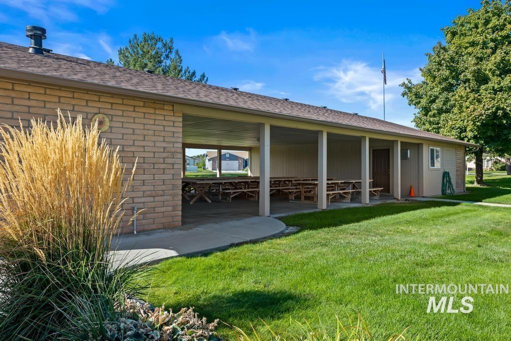 1100 Burnett Dr Property Photo 28