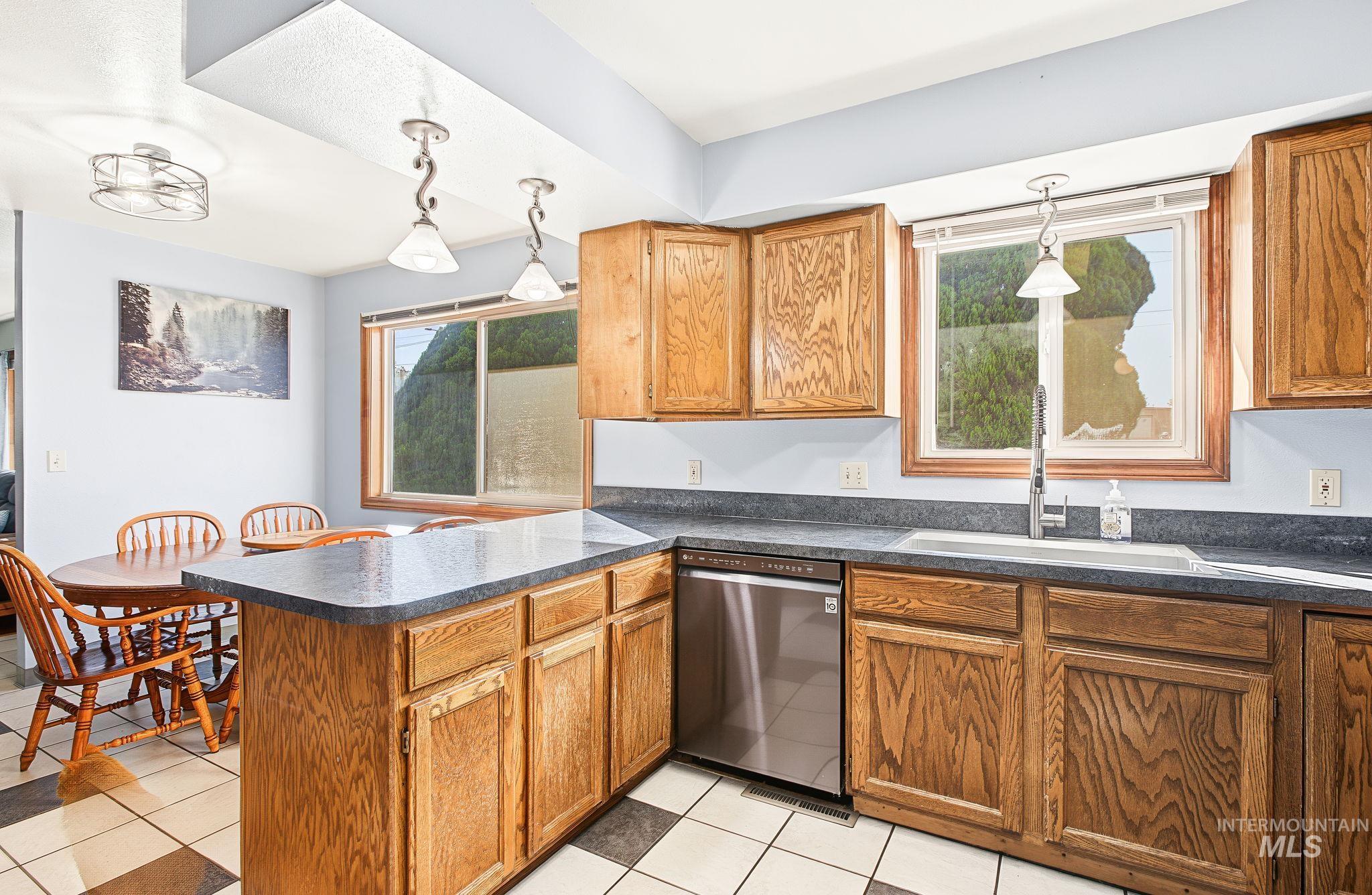 409 Bryden Ave Property Photo 11