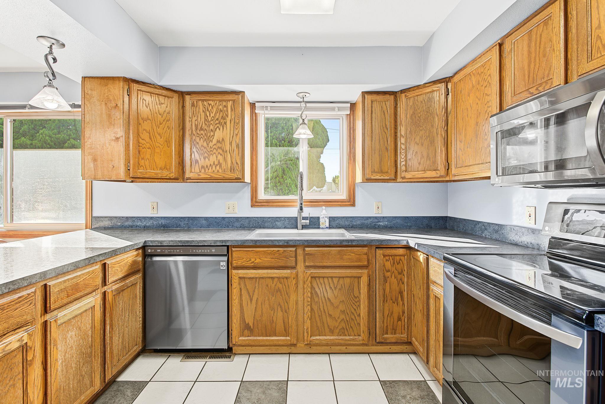 409 Bryden Ave Property Photo 12