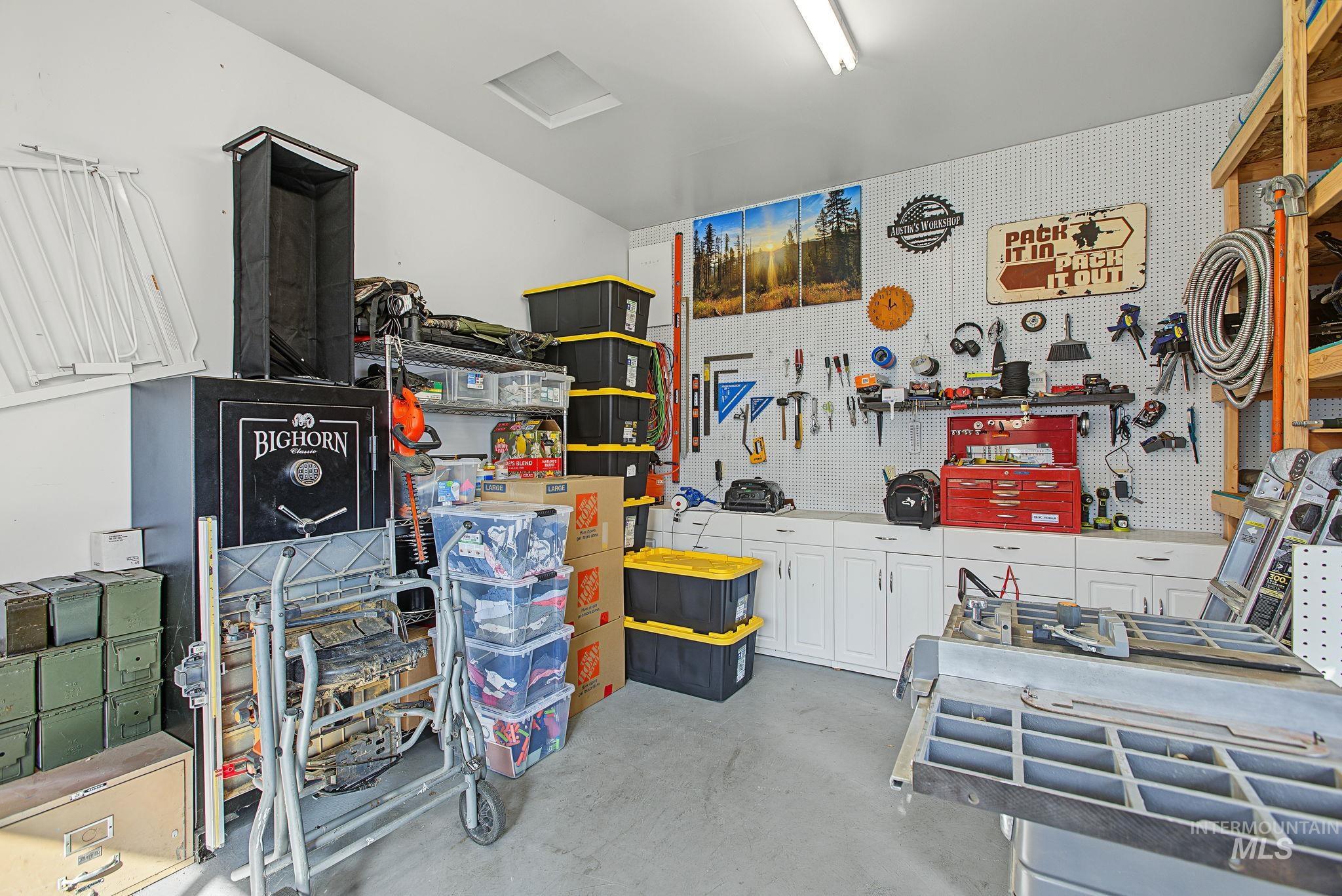 409 Bryden Ave Property Photo 48