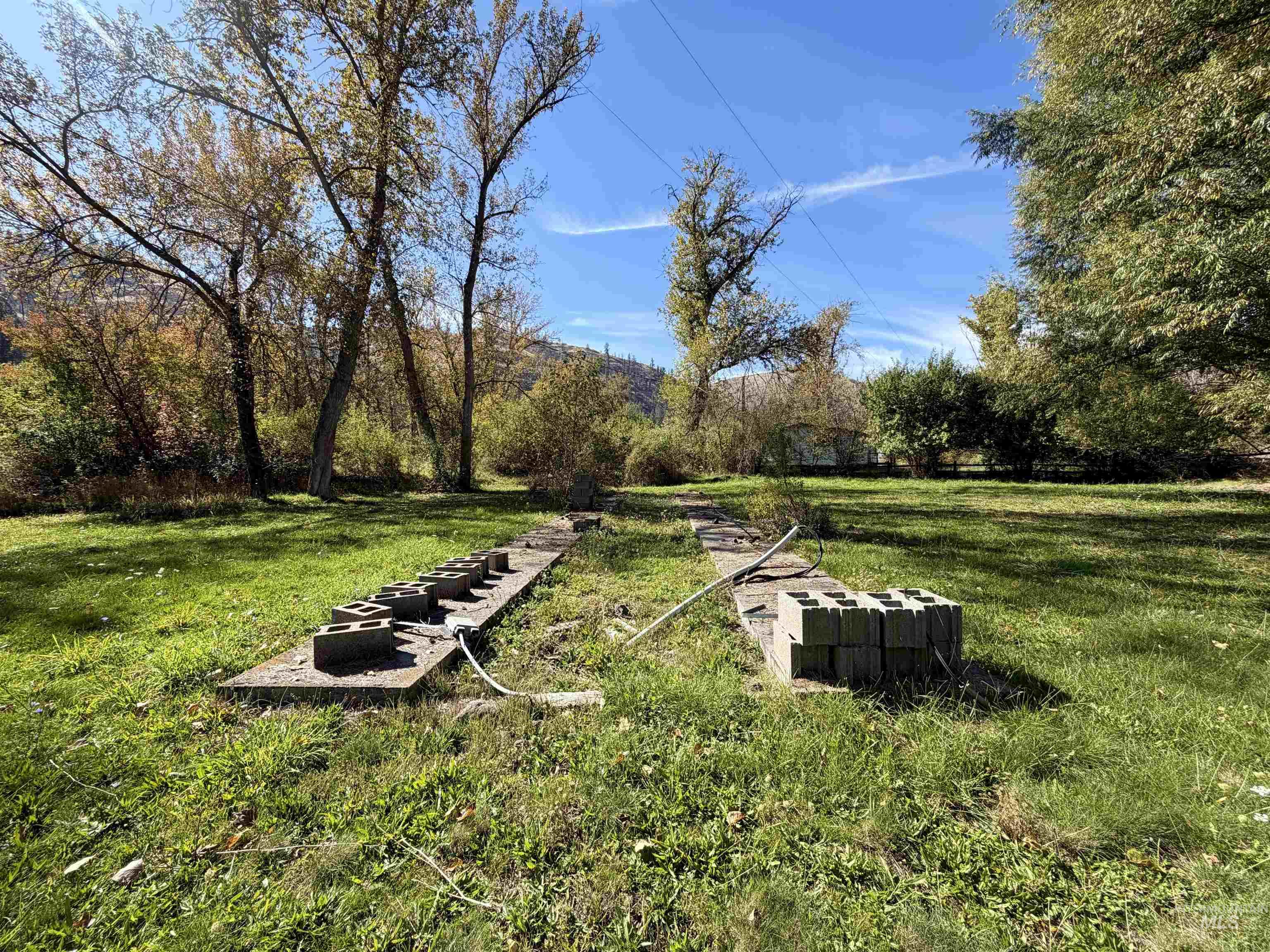 3180 & 3170 Lawyer Creek Road Property Photo 4