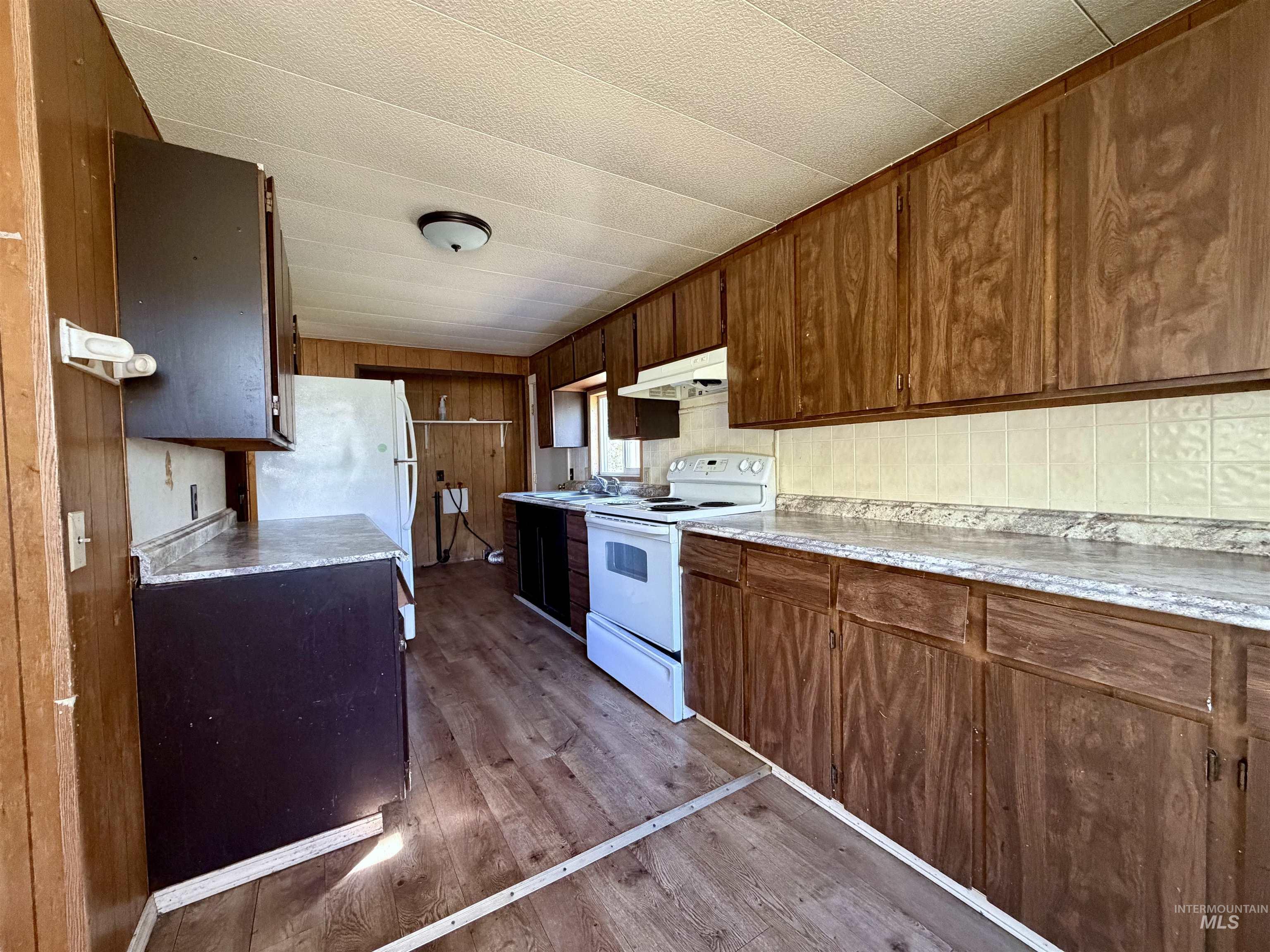 3180 & 3170 Lawyer Creek Road Property Photo 6