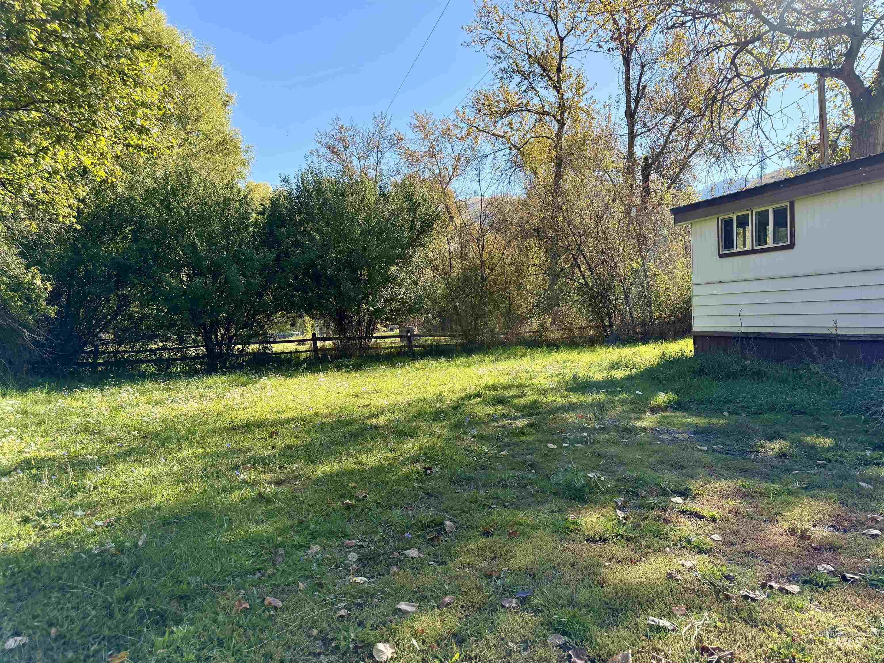 3180 & 3170 Lawyer Creek Road Property Photo 16