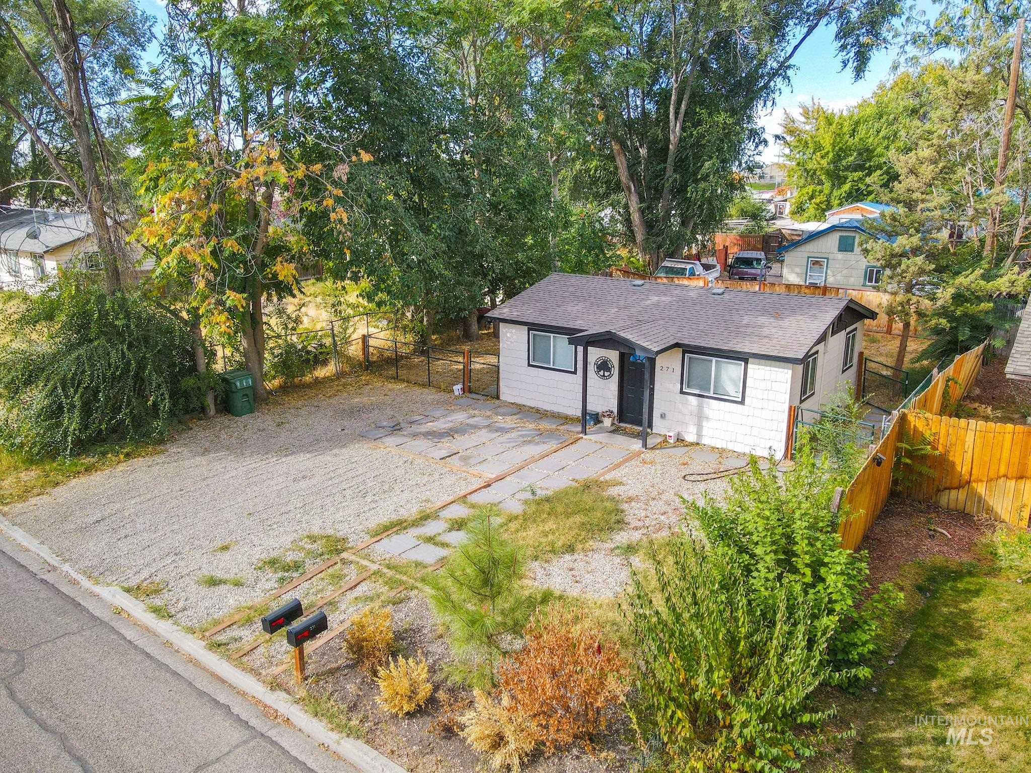 271 Nw 7th St Property Photo 3