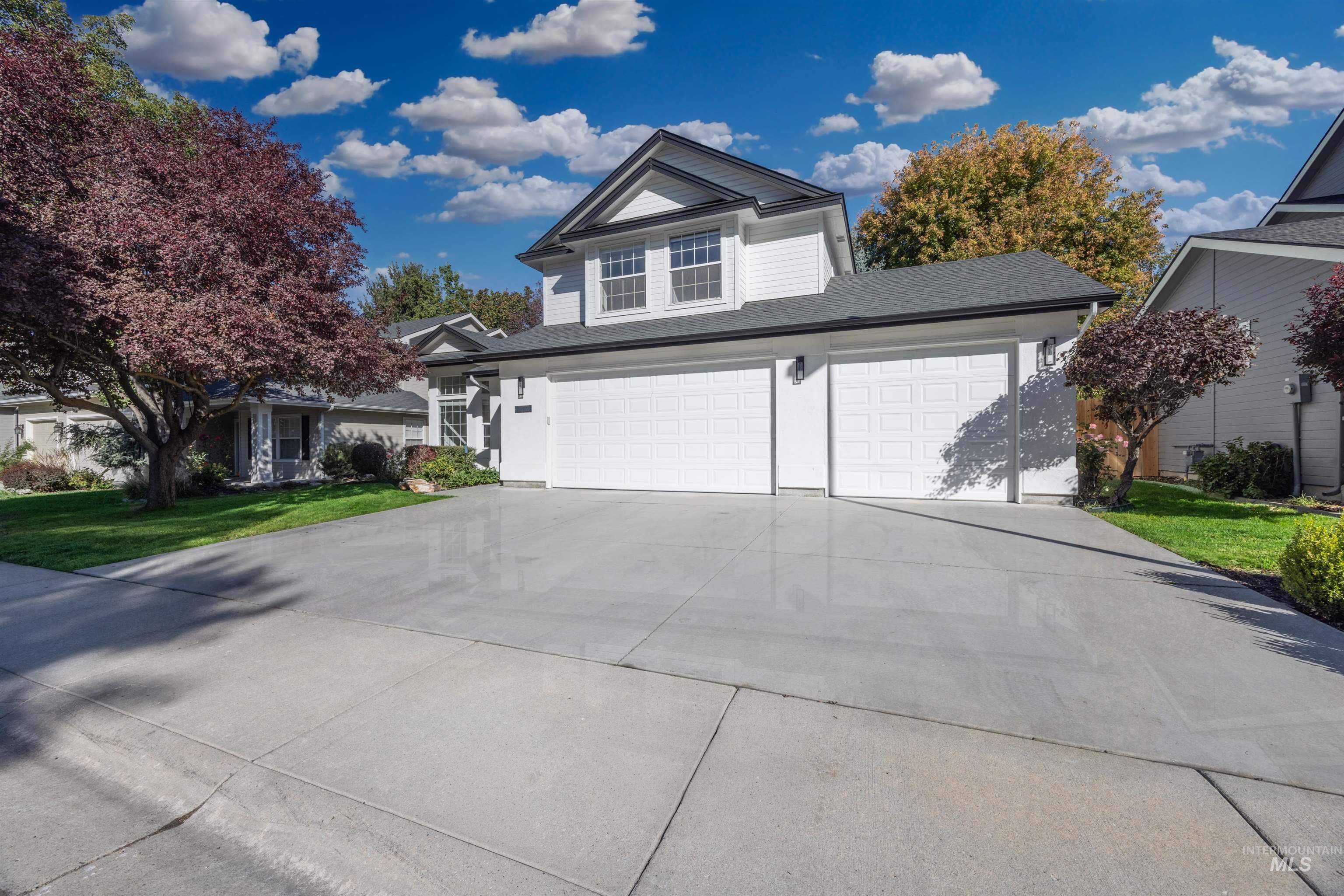 2320 E Alderhill Dr Property Photo 2