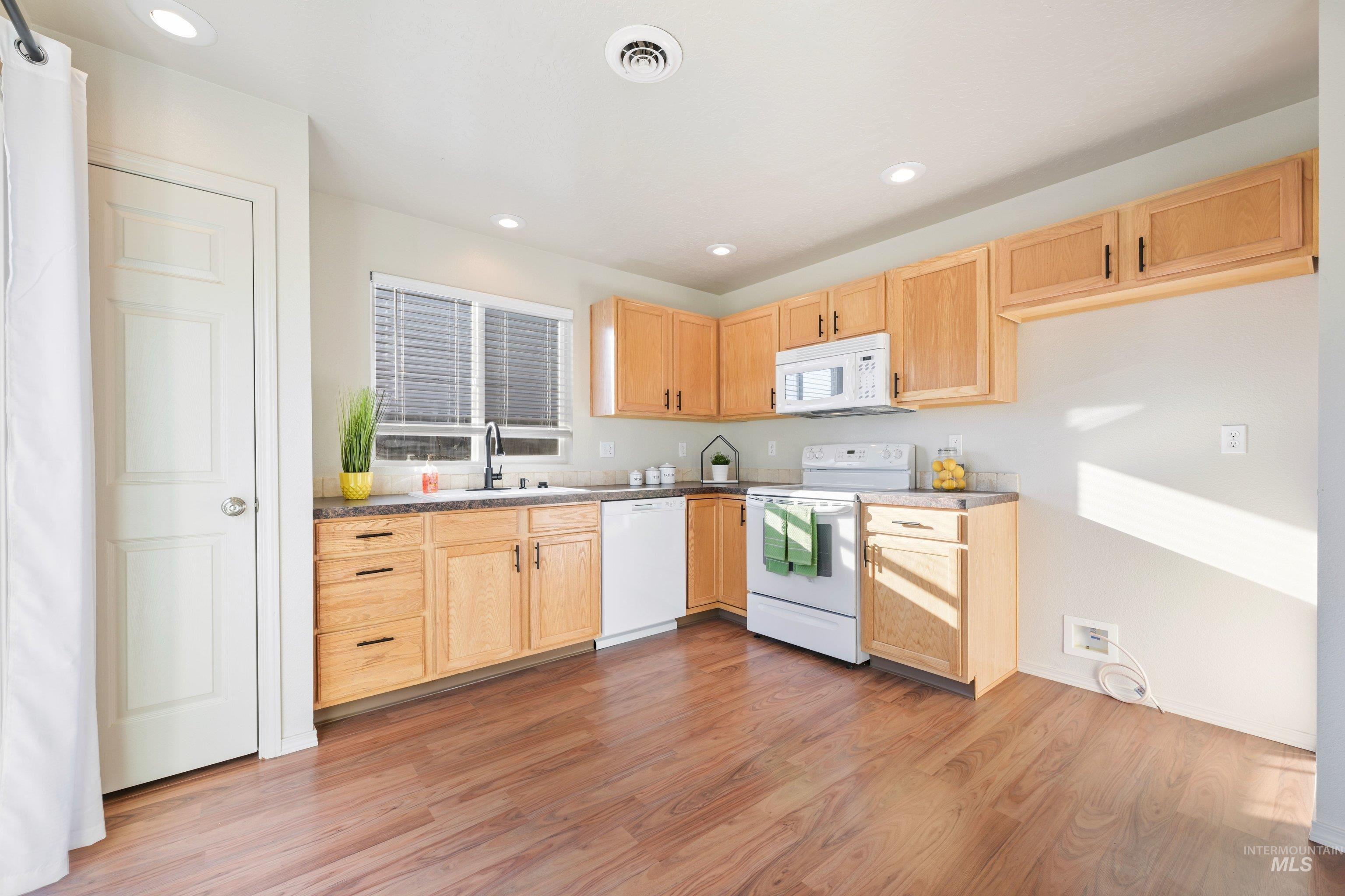 4330 S Glenmere Way Property Photo 18