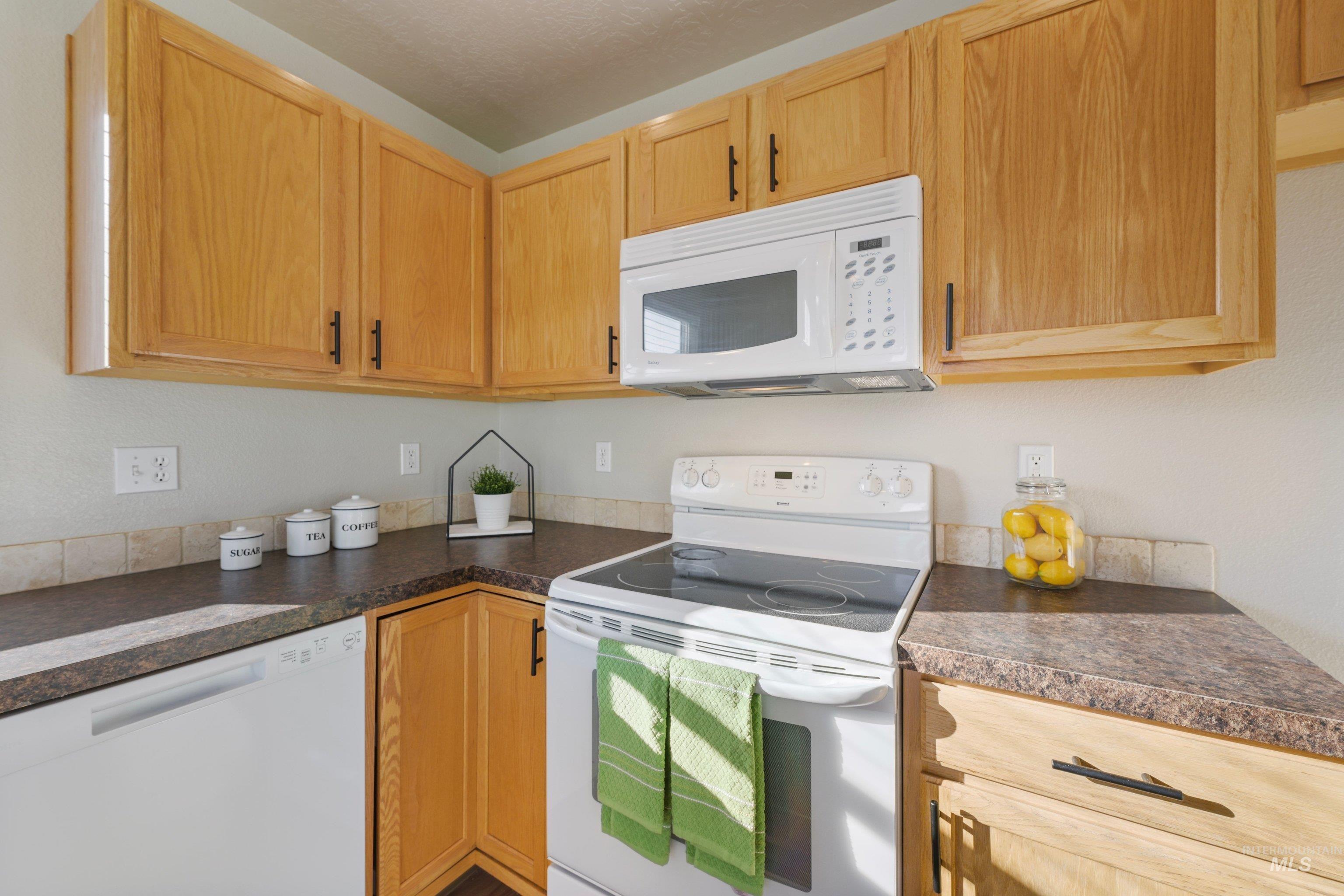 4330 S Glenmere Way Property Photo 20
