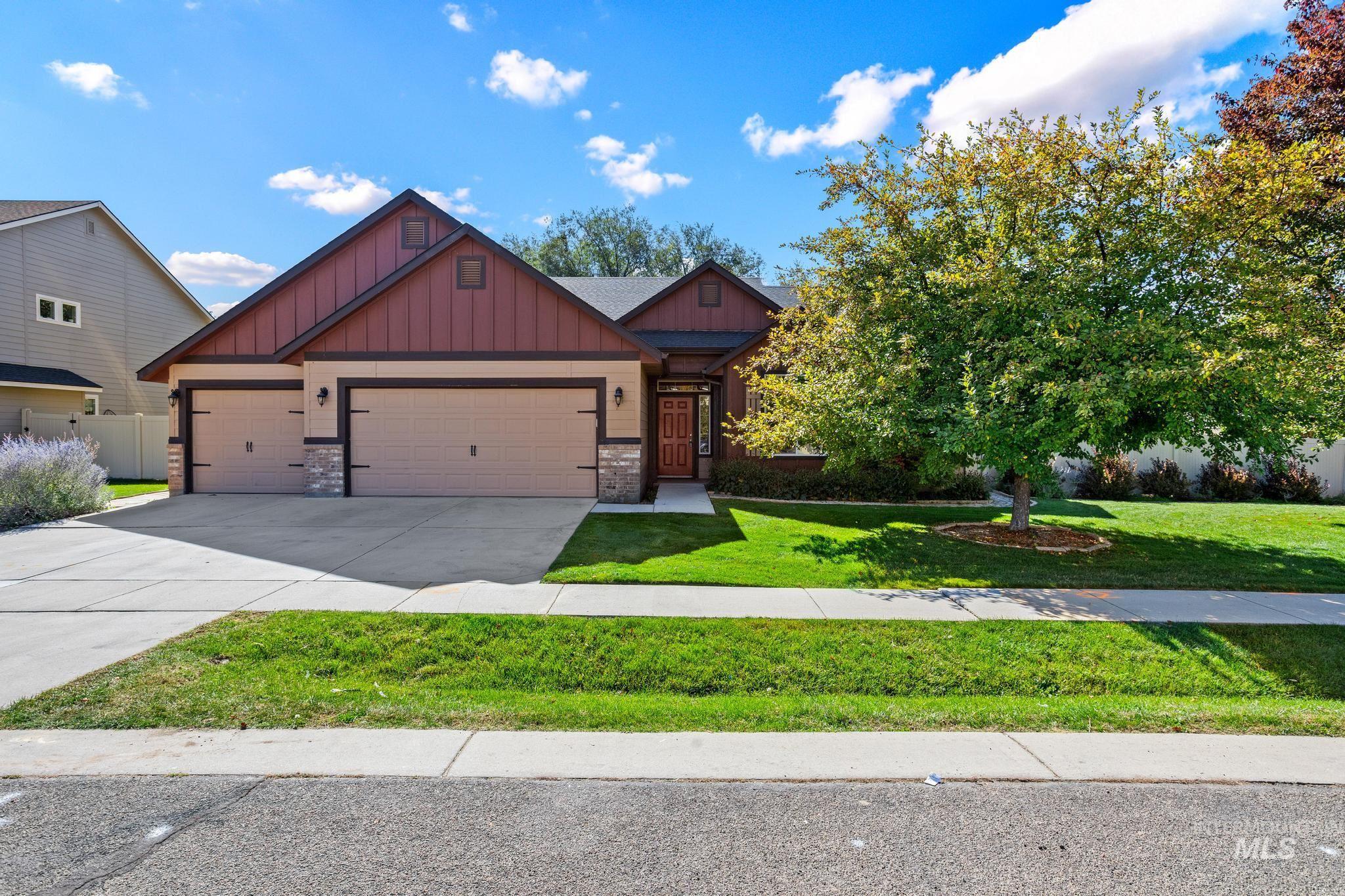1181 W Darrah Dr Property Photo 1