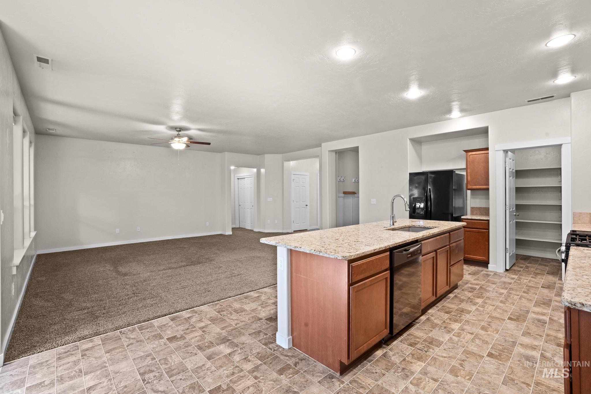 1181 W Darrah Dr Property Photo 9