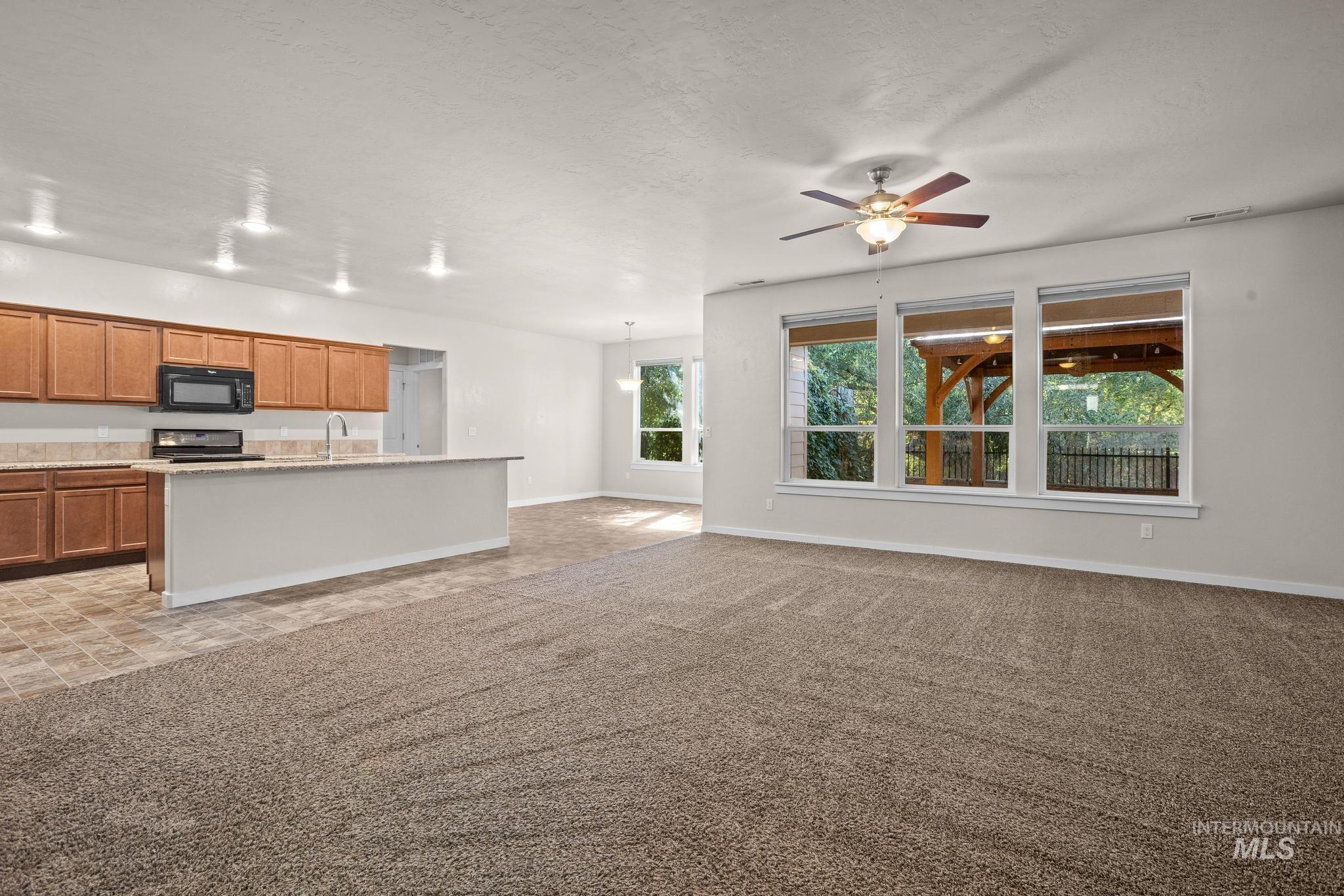 1181 W Darrah Dr Property Photo 14