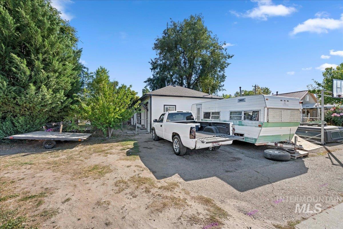 602 E Chicago Street Property Photo 1