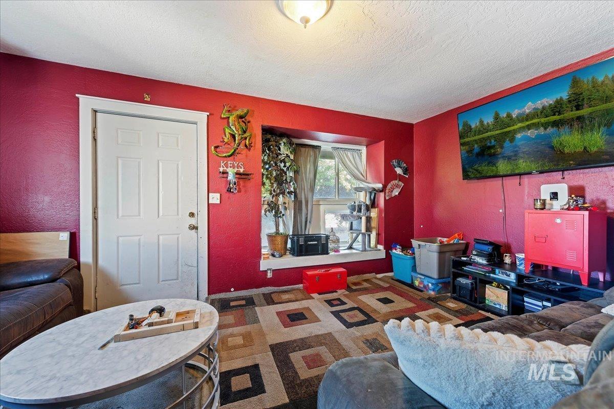 602 E Chicago Street Property Photo 3
