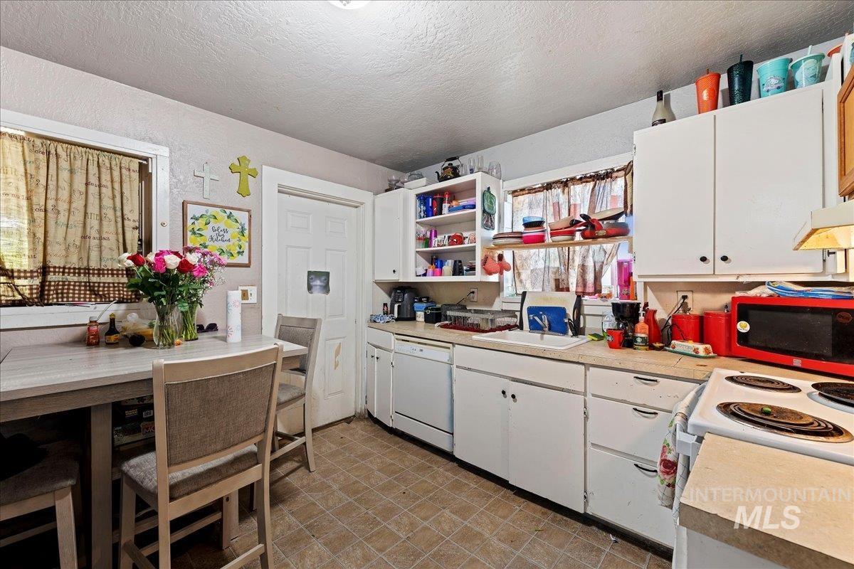 602 E Chicago Street Property Photo 6
