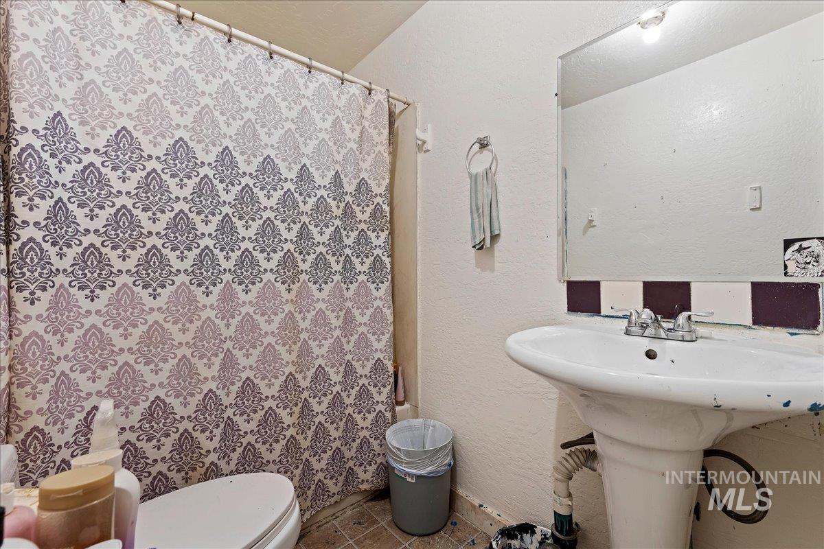 602 E Chicago Street Property Photo 12