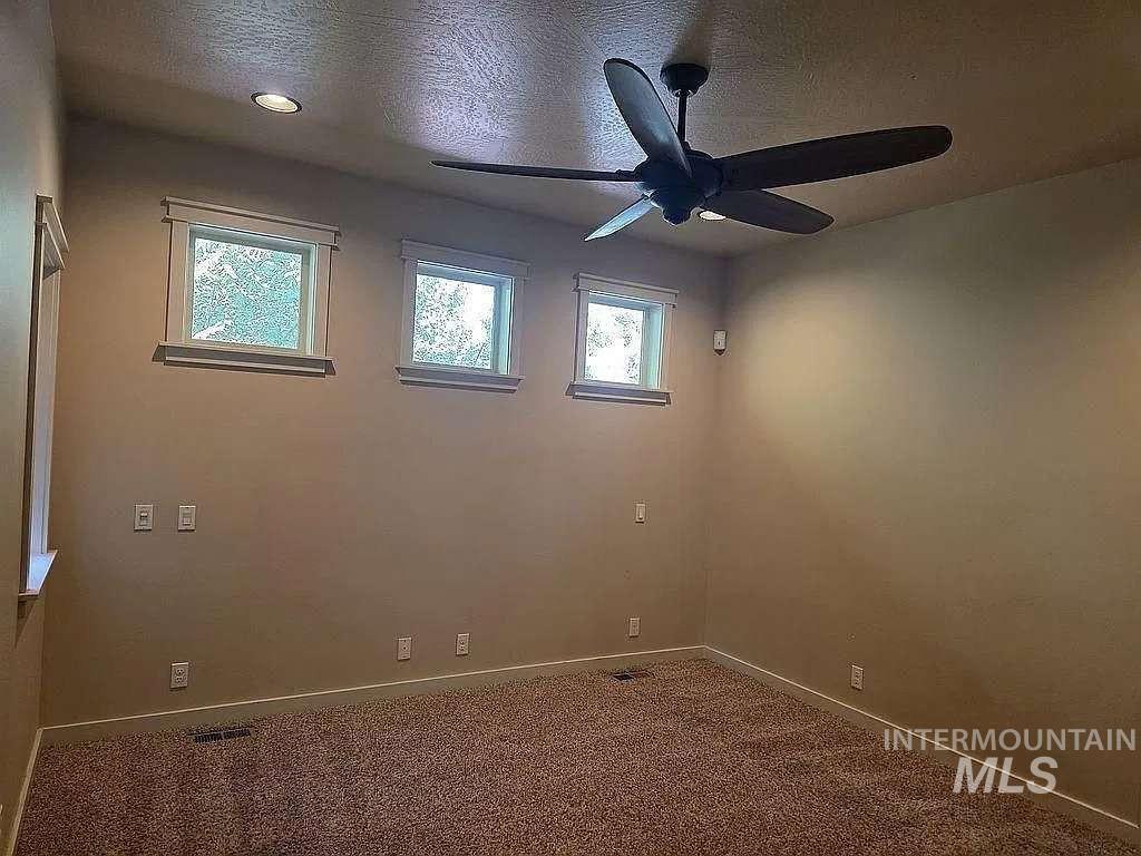 425 Highland Dr Property Photo 8