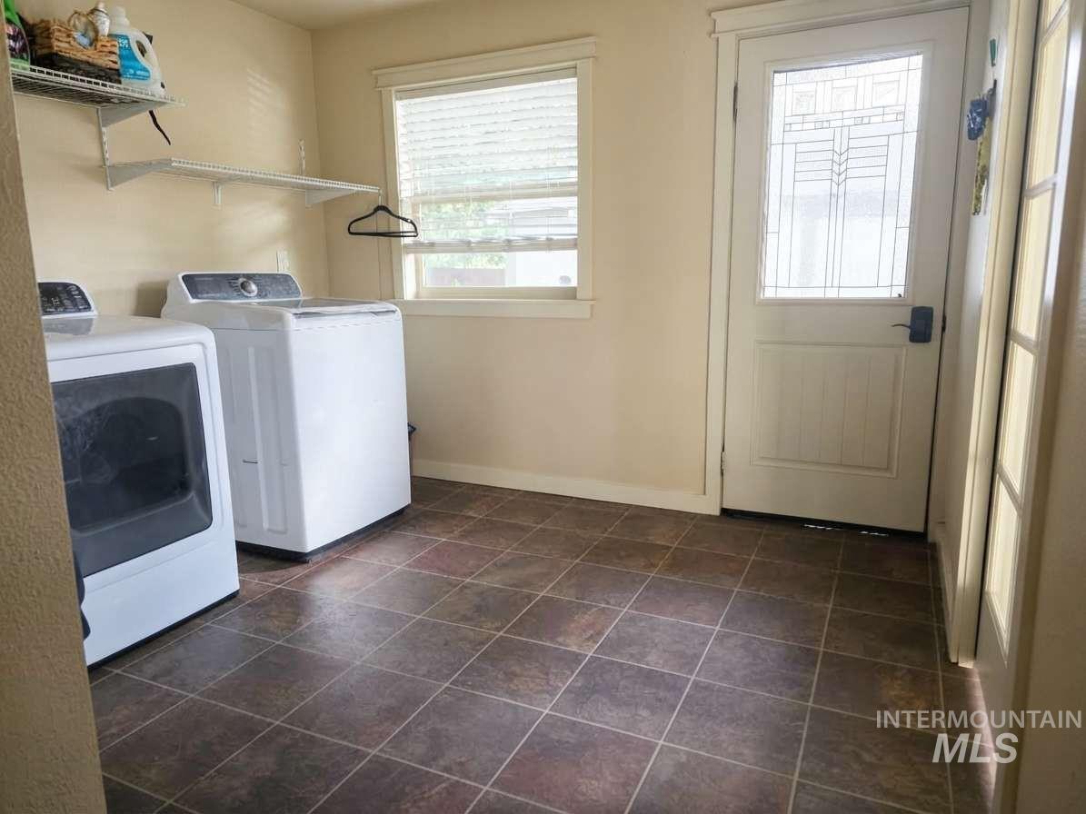 425 Highland Dr Property Photo 17