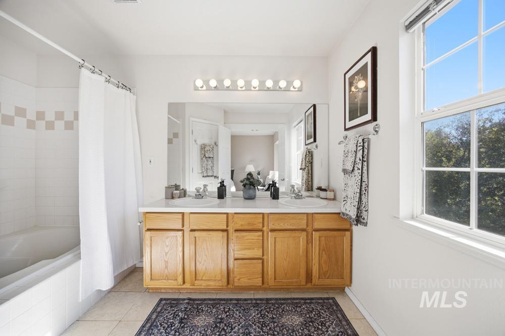 5676 N Riffle Way Property Photo 12