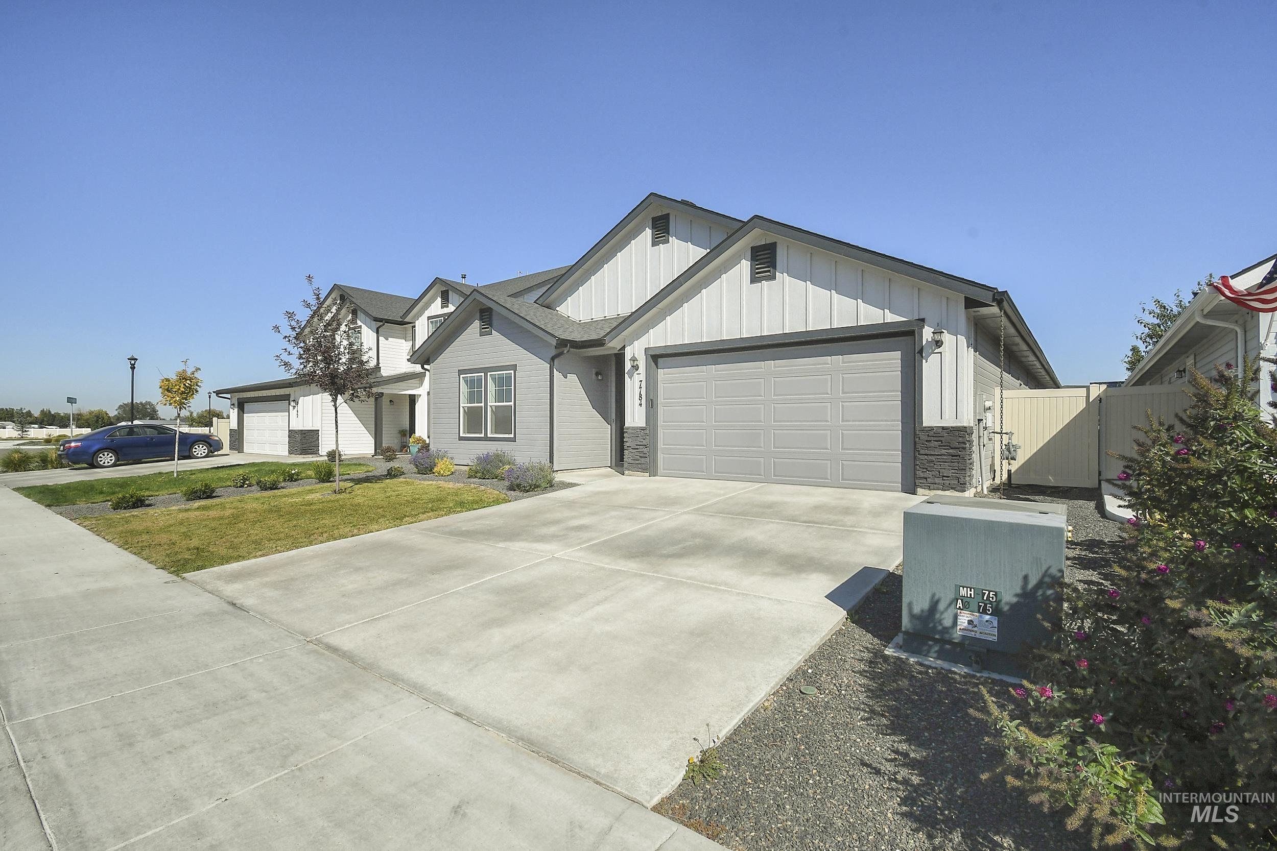 7784 E Monmouth Way Property Photo 2