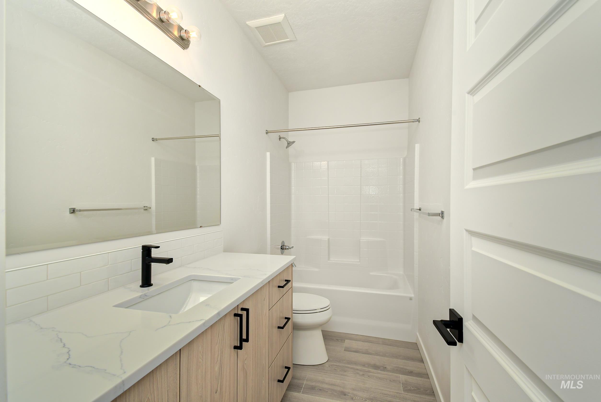 7784 E Monmouth Way Property Photo 7