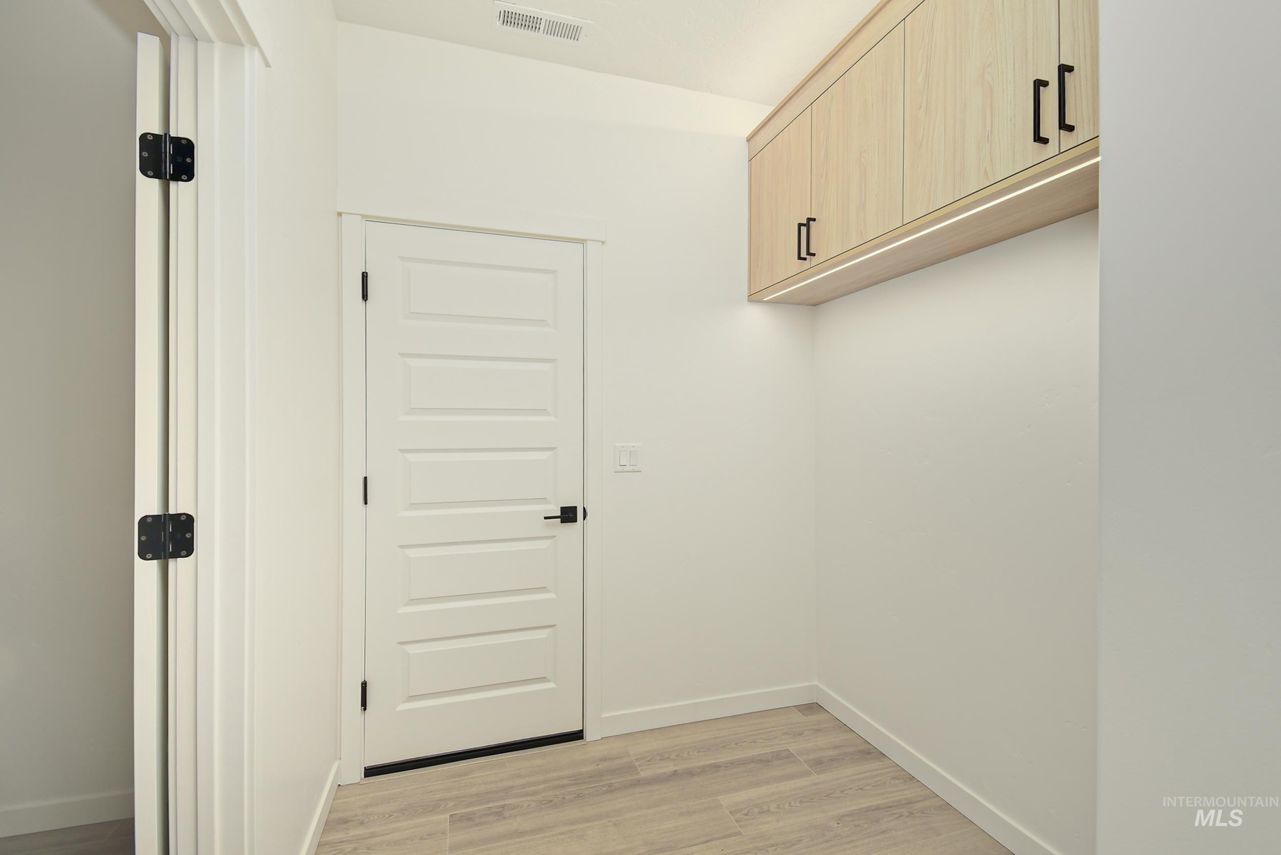 7784 E Monmouth Way Property Photo 11