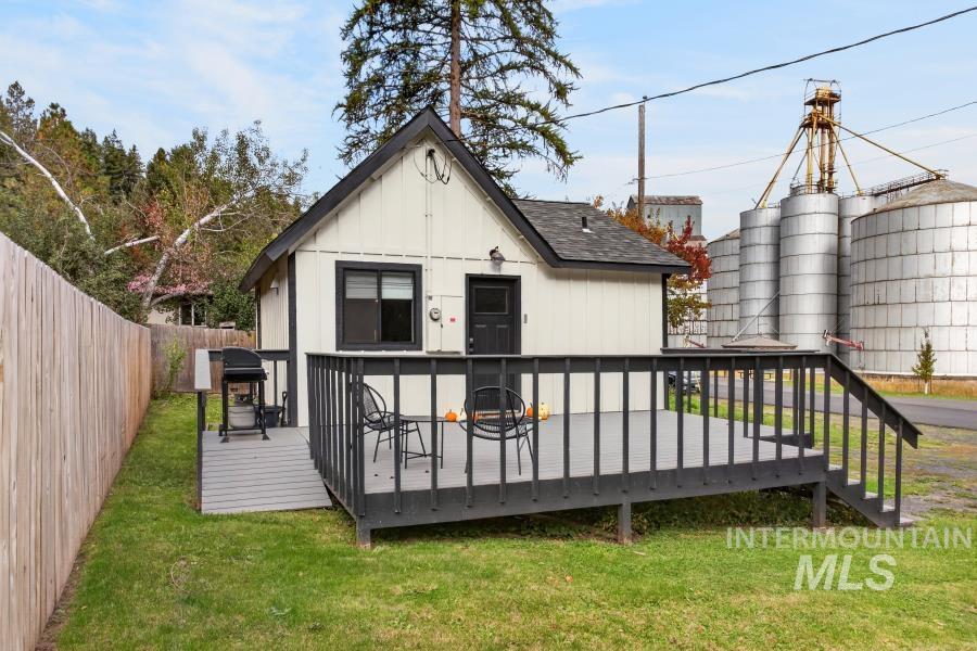 807 S Front Street Property Photo 2