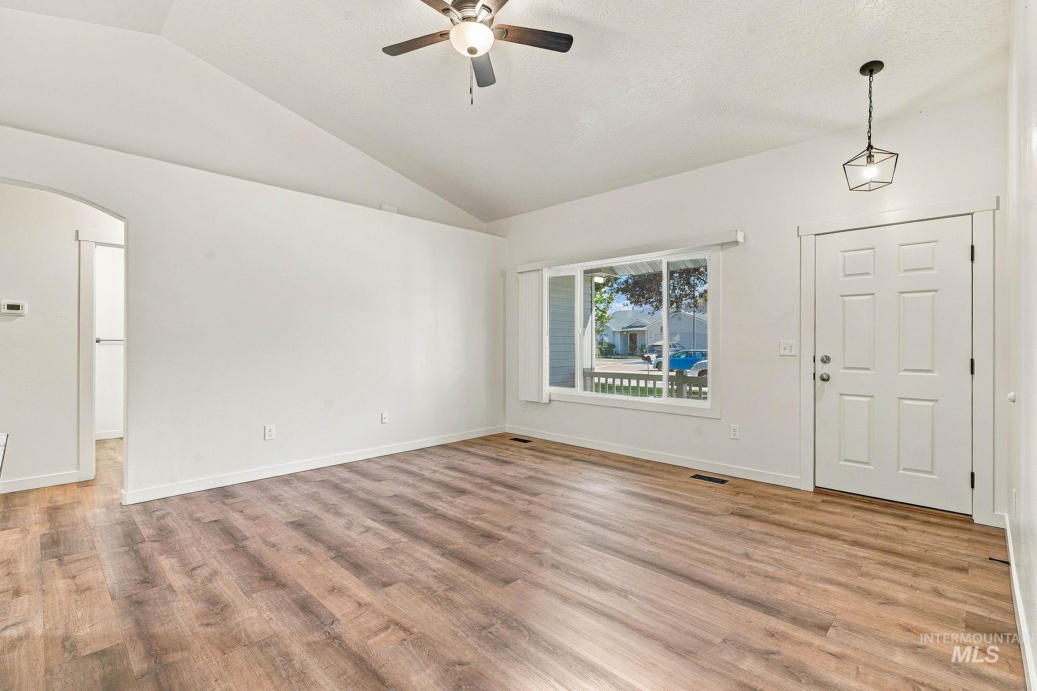 5018 Lathrop Pl Property Photo 2