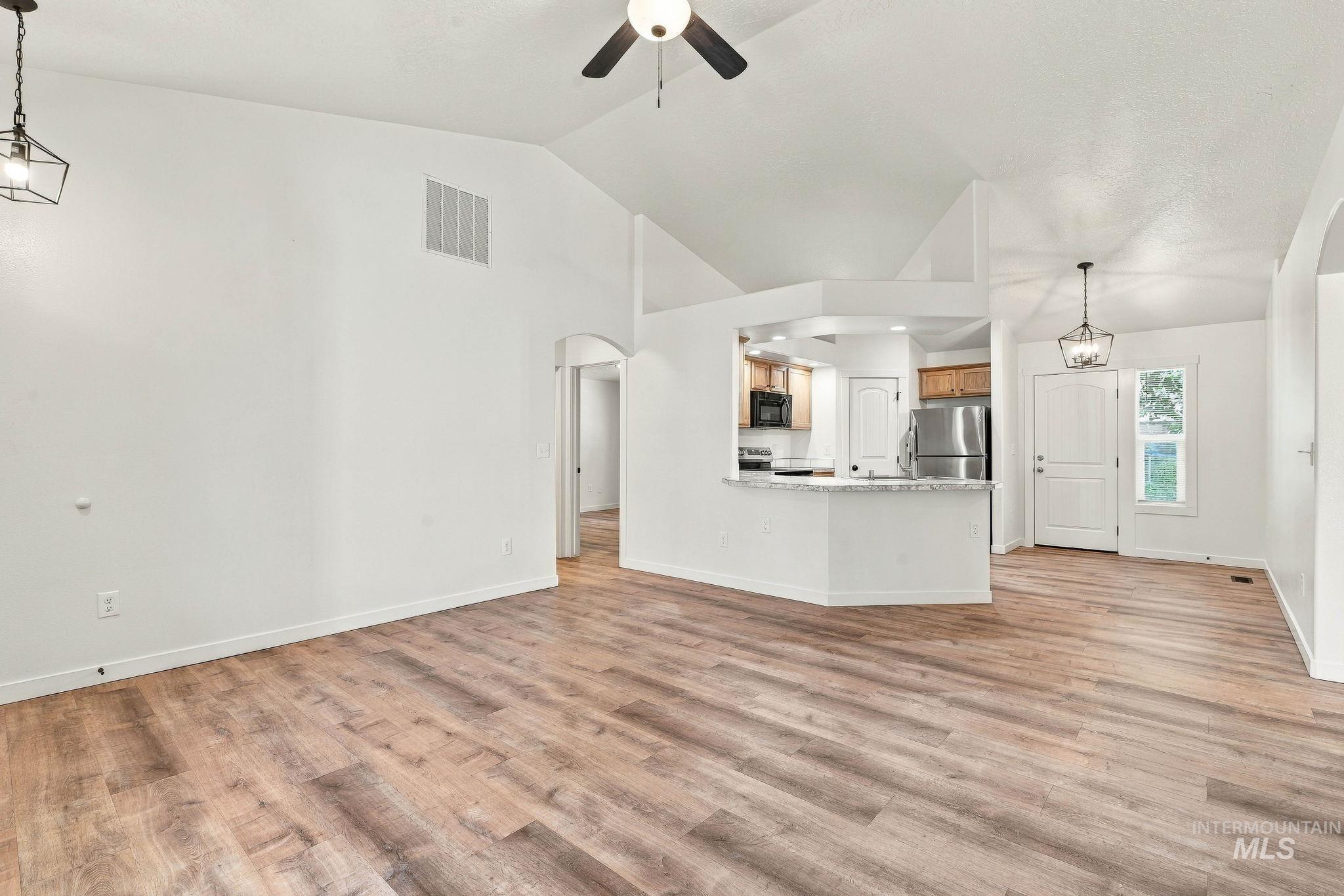 5018 Lathrop Pl Property Photo 4