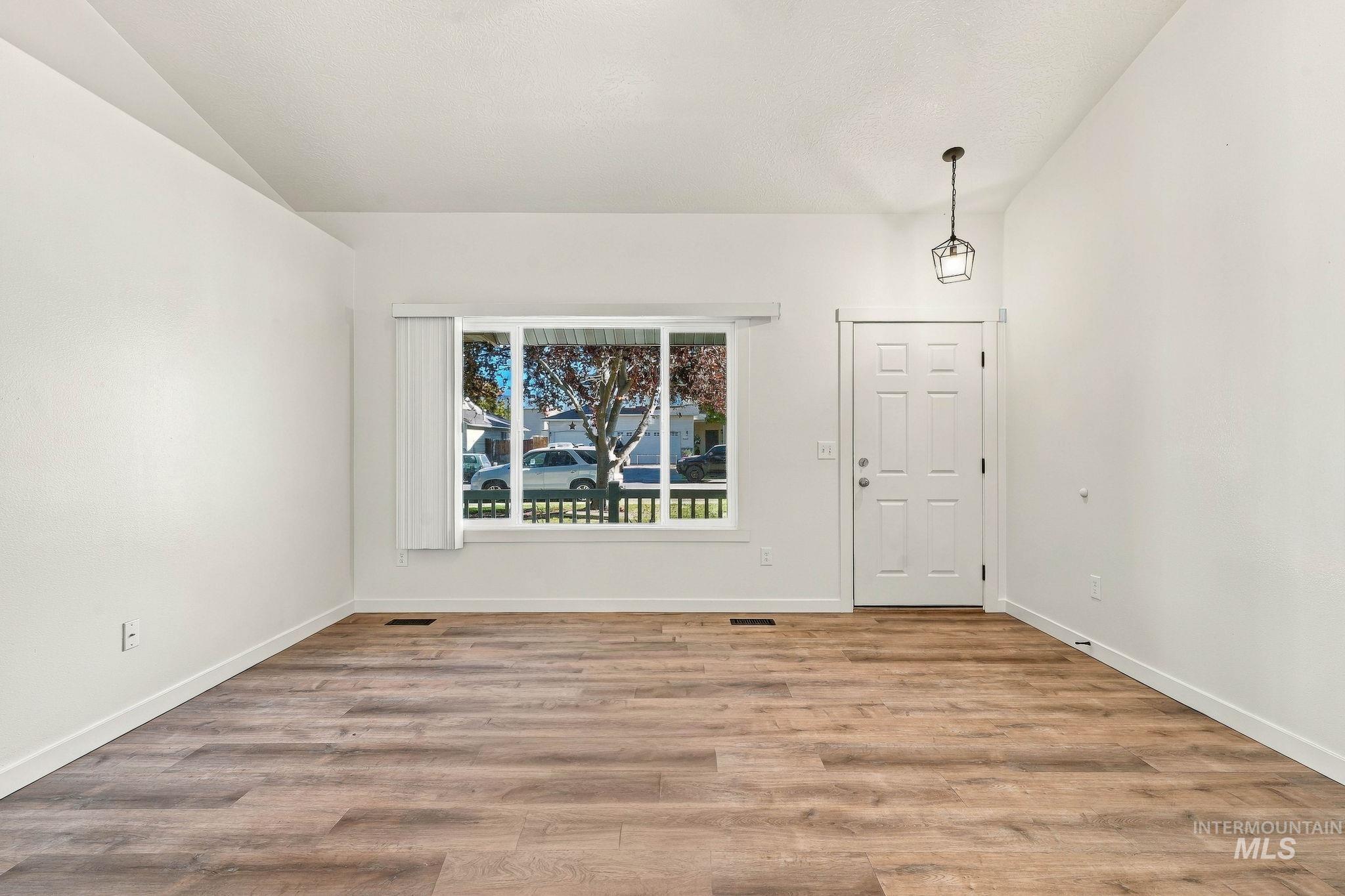 5018 Lathrop Pl Property Photo 6
